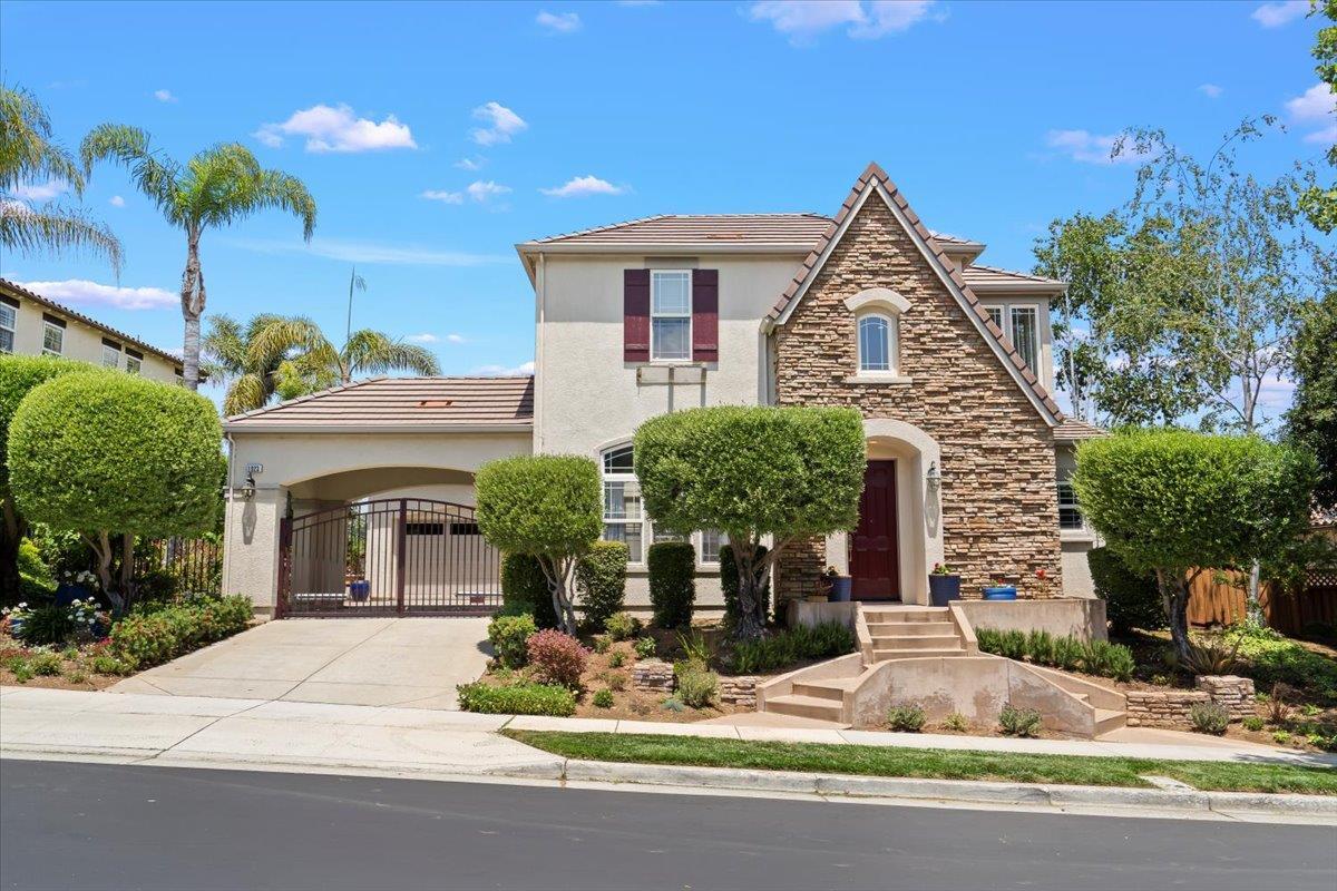 Detail Gallery Image 1 of 1 For 1923 Saint Andrews Cir Cl,  Gilroy,  CA 95020 - 5 Beds | 3/1 Baths