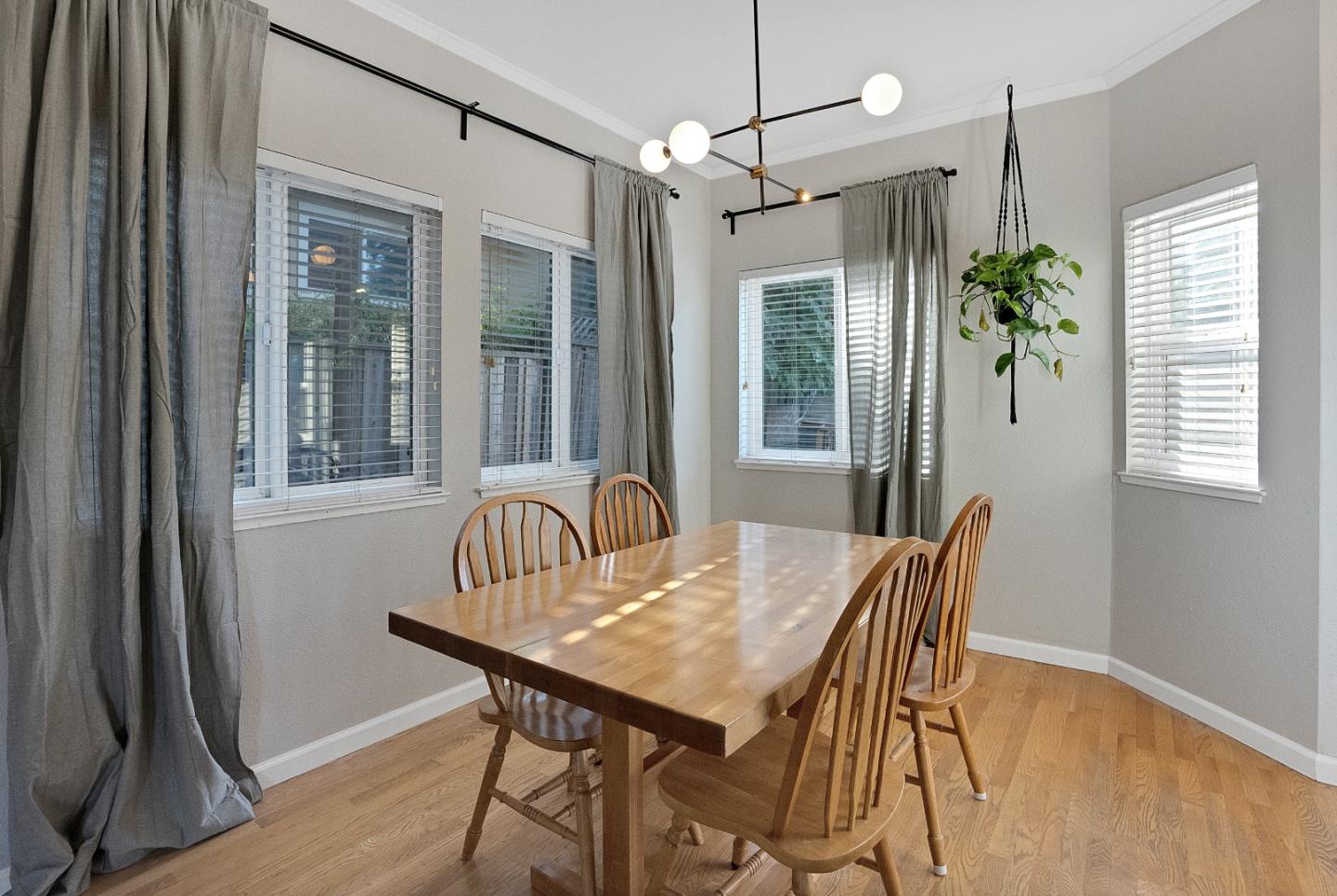 Detail Gallery Image 6 of 35 For 21507 Betty Ann Ct, Los Gatos,  CA 95033 - 3 Beds | 2/1 Baths