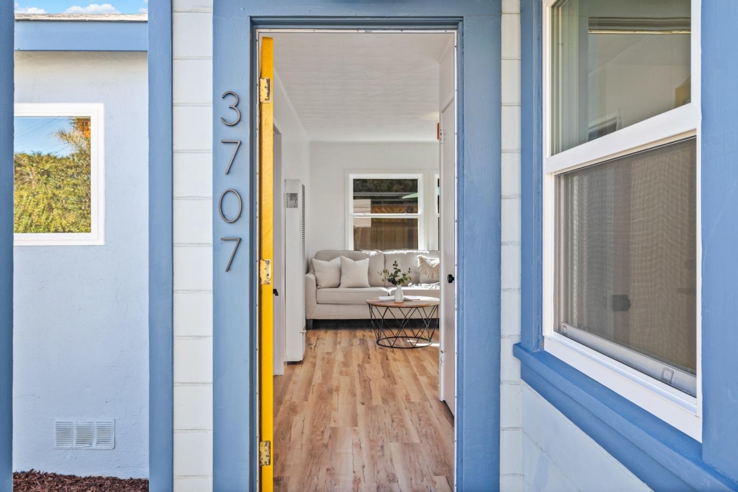 Detail Gallery Image 4 of 74 For 3707 Moana Way, Santa Cruz,  CA 95062 - 4 Beds | 2 Baths