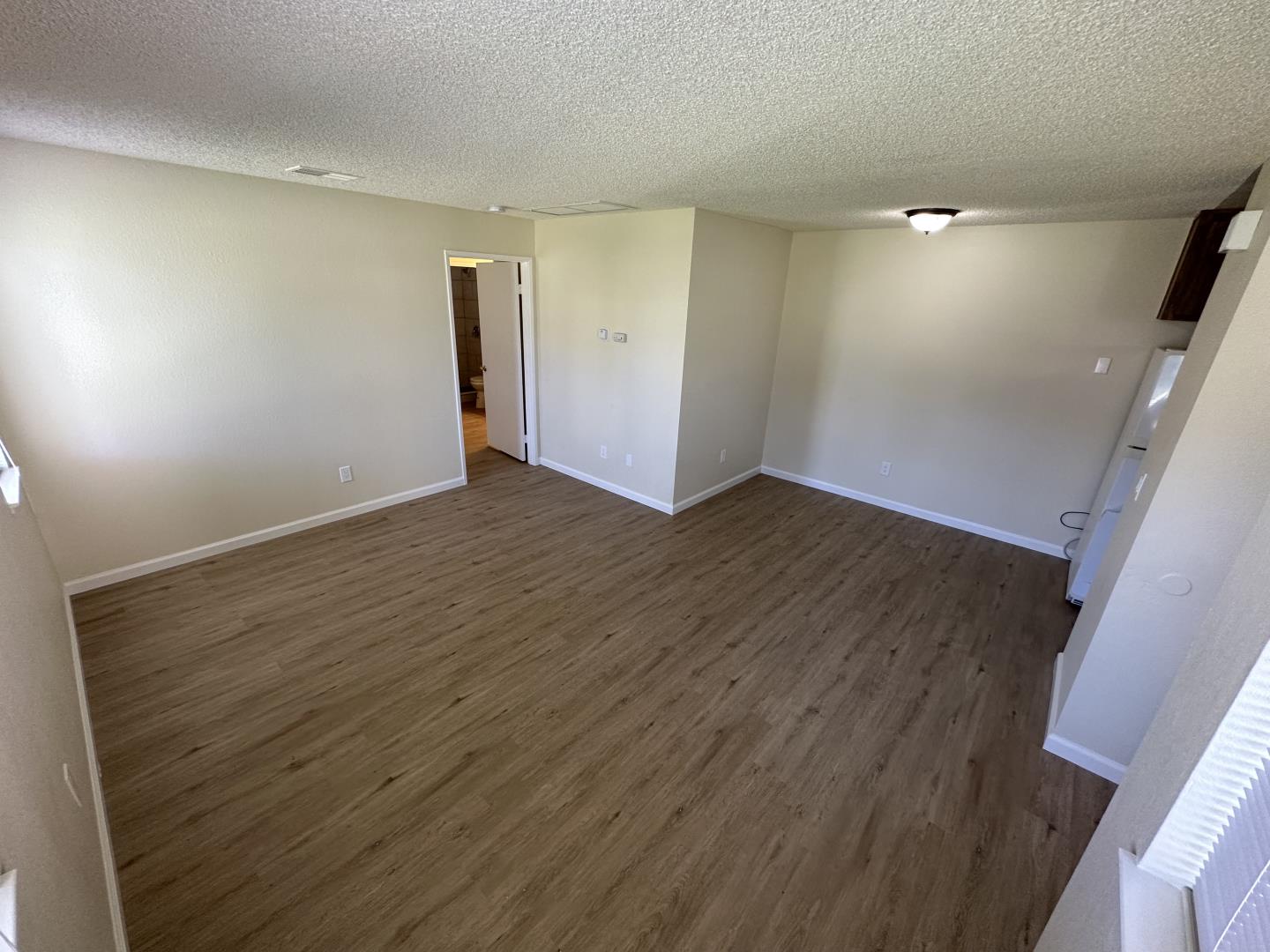 Detail Gallery Image 3 of 13 For 1857 Cherokee Dr #1,  Salinas,  CA 93906 - 1 Beds | 1 Baths