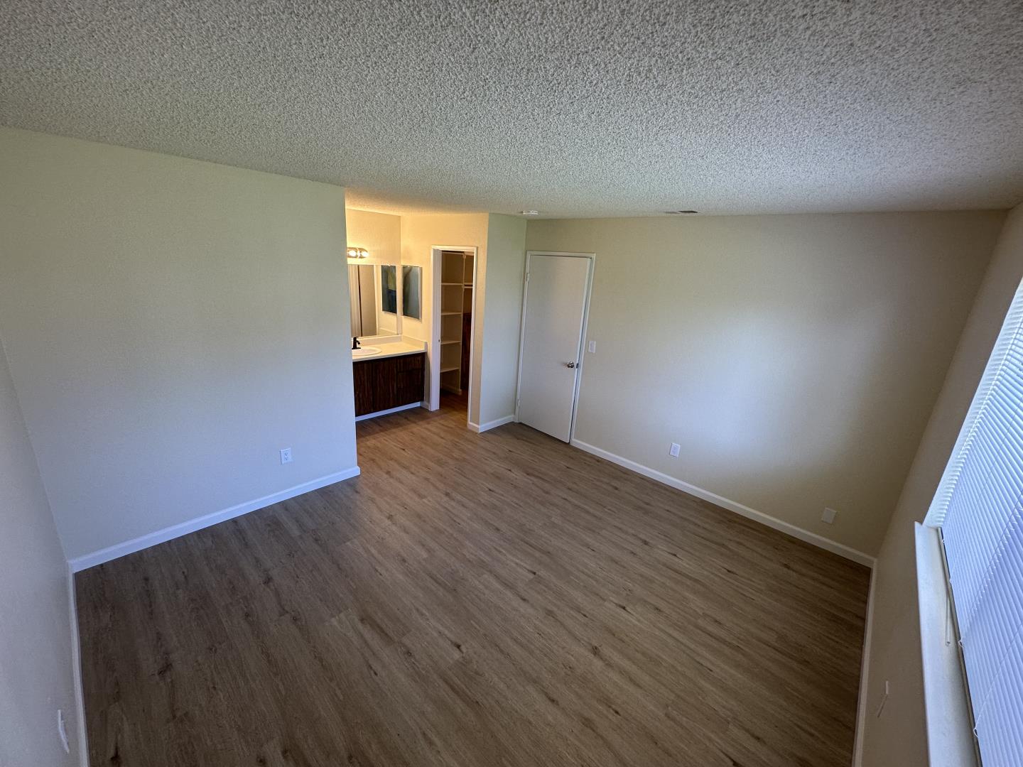 Detail Gallery Image 9 of 13 For 1857 Cherokee Dr #1,  Salinas,  CA 93906 - 1 Beds | 1 Baths