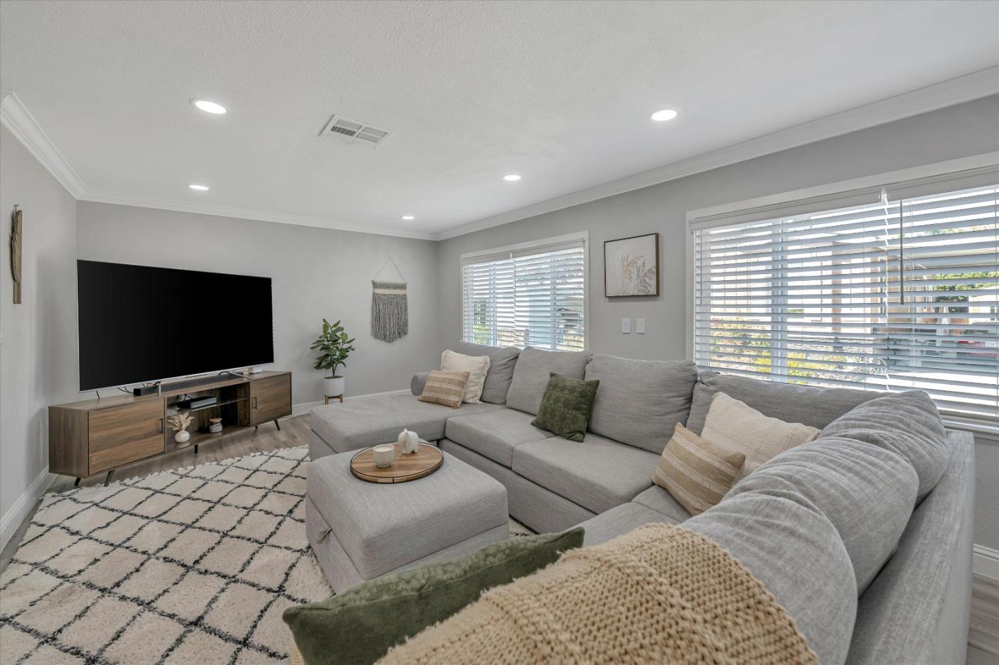 Detail Gallery Image 6 of 27 For 1220 Tasman Dr #234,  Sunnyvale,  CA 94089 - 3 Beds | 2 Baths