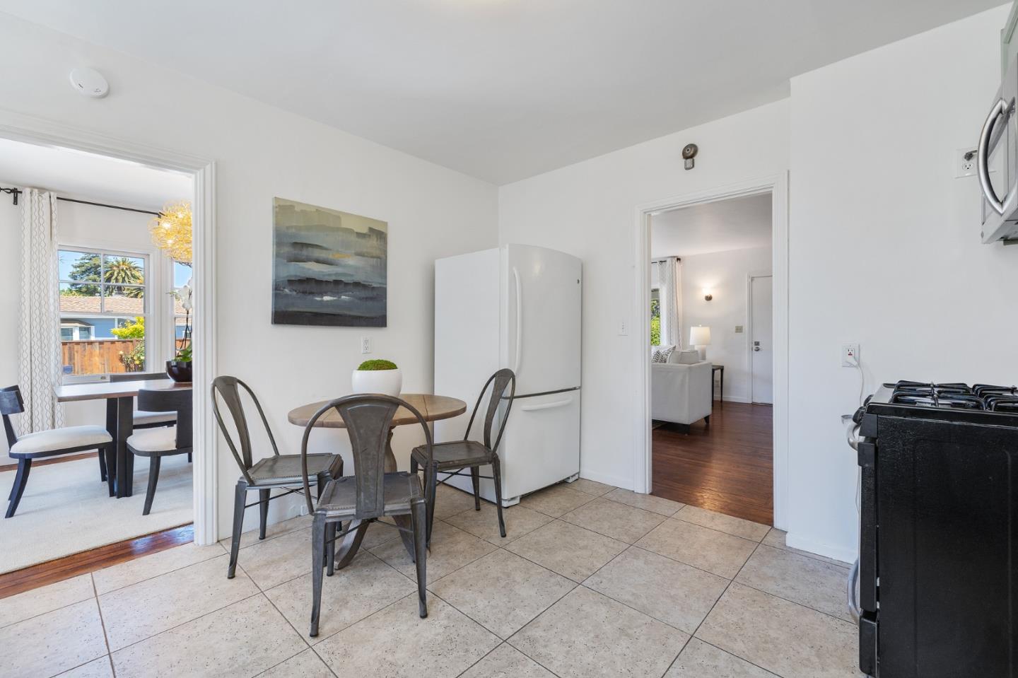Detail Gallery Image 11 of 26 For 1065 10th Ave, Redwood City,  CA 94063 - 2 Beds | 2 Baths