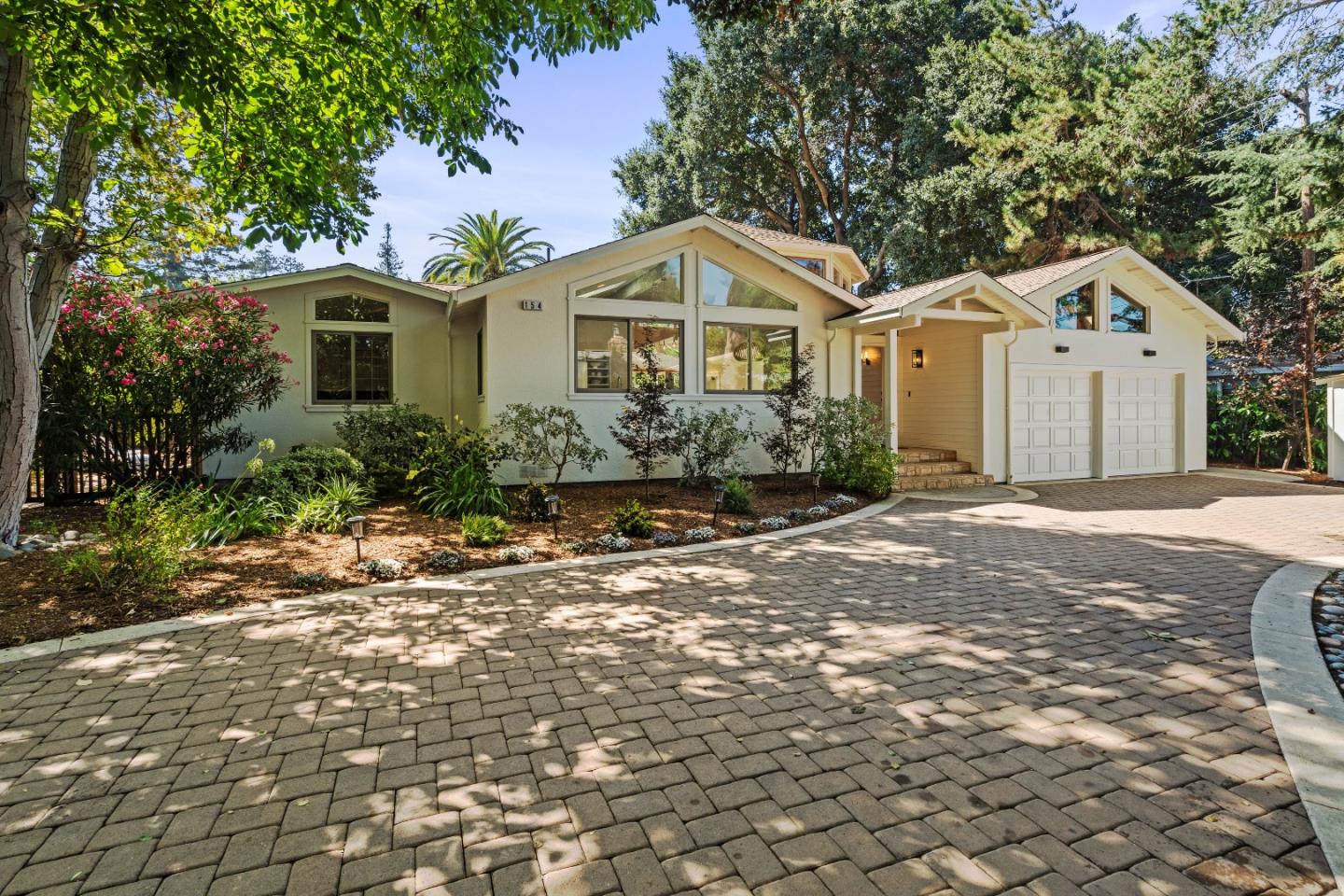 Detail Gallery Image 1 of 1 For 154 Oak Ct, Menlo Park,  CA 94025 - 4 Beds | 3 Baths