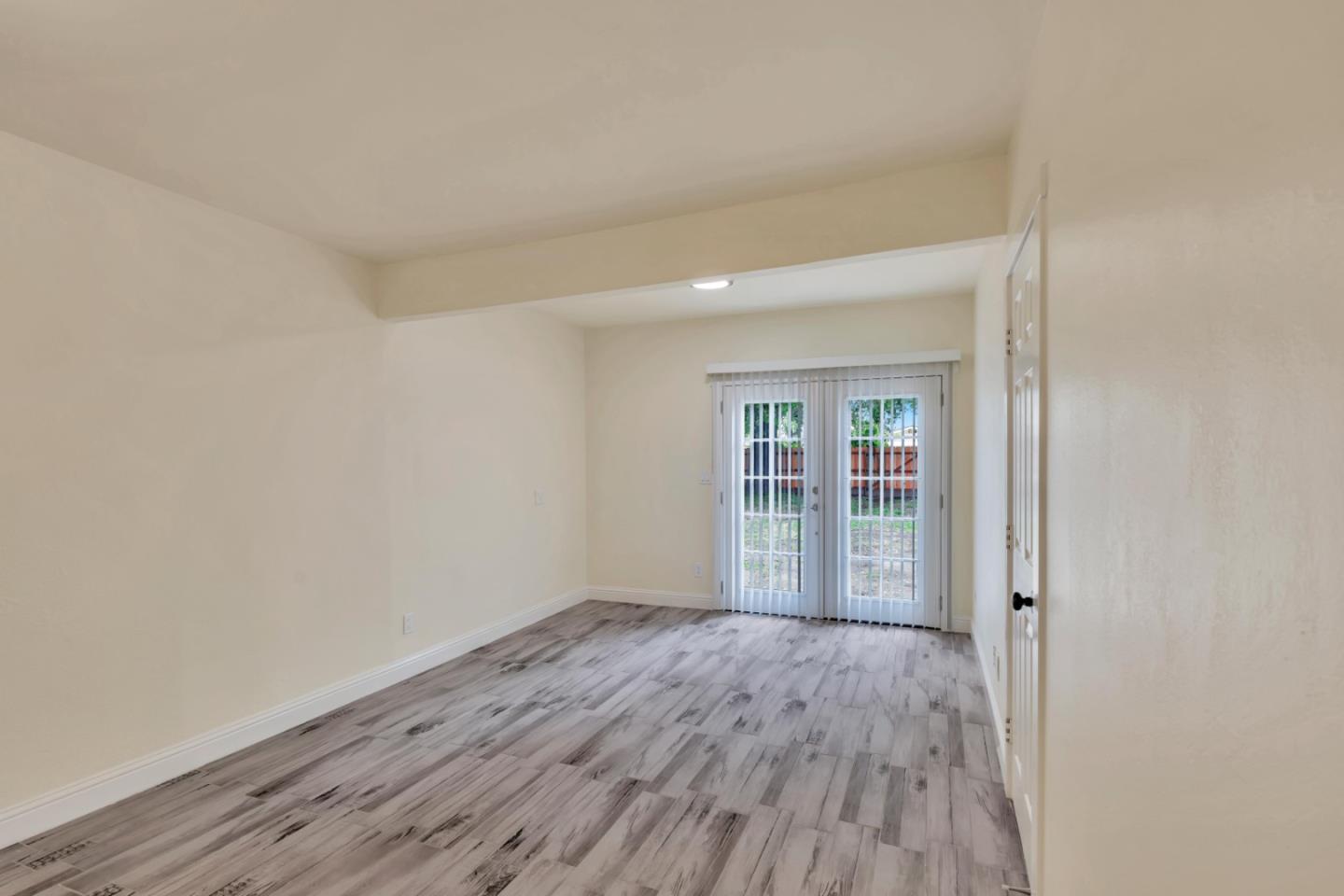 Detail Gallery Image 11 of 17 For 129 Sunset Blvd, Modesto,  CA 95351 - 2 Beds | 1 Baths