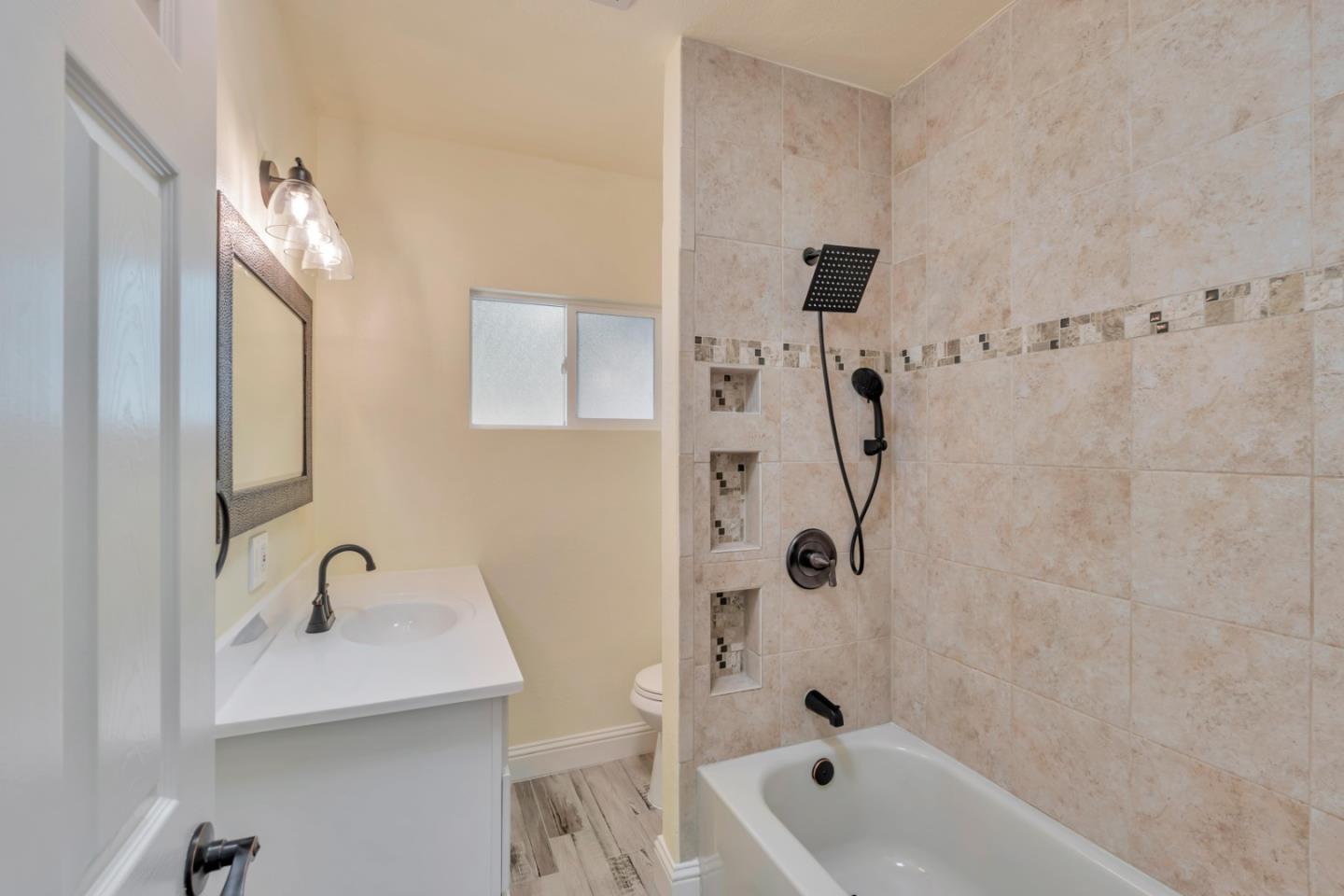 Detail Gallery Image 12 of 17 For 129 Sunset Blvd, Modesto,  CA 95351 - 2 Beds | 1 Baths