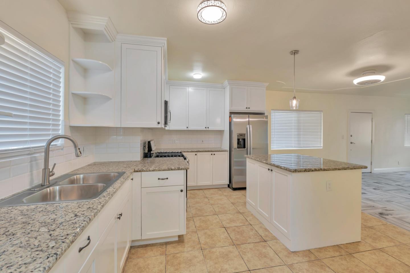 Detail Gallery Image 9 of 17 For 129 Sunset Blvd, Modesto,  CA 95351 - 2 Beds | 1 Baths