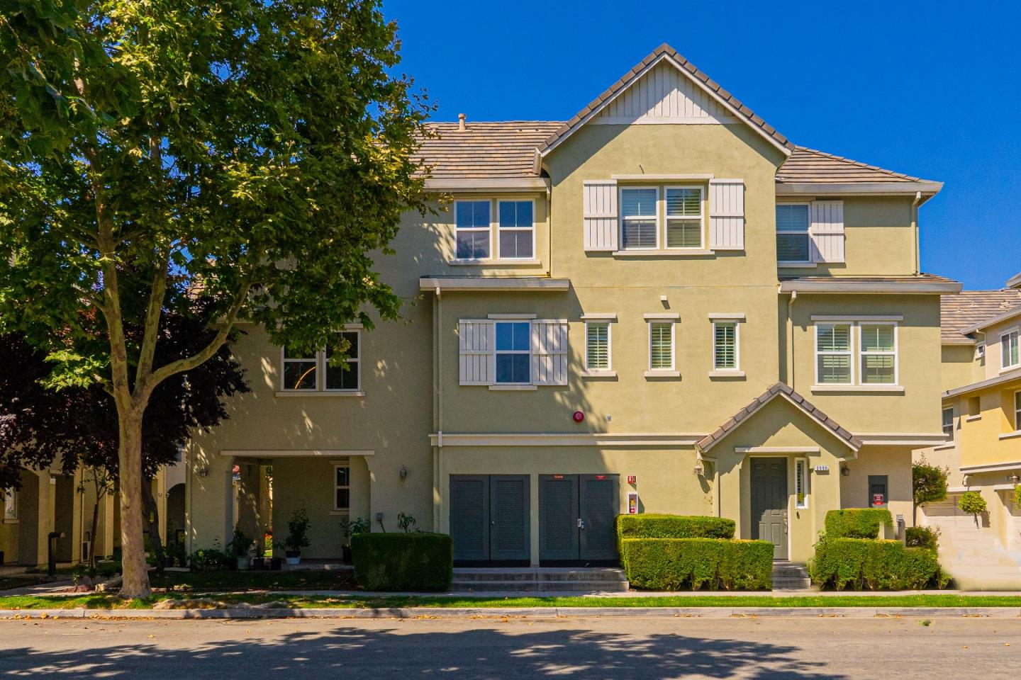 Detail Gallery Image 1 of 1 For 2563 Riparian Ct, San Jose,  CA 95133 - 2 Beds | 2/1 Baths