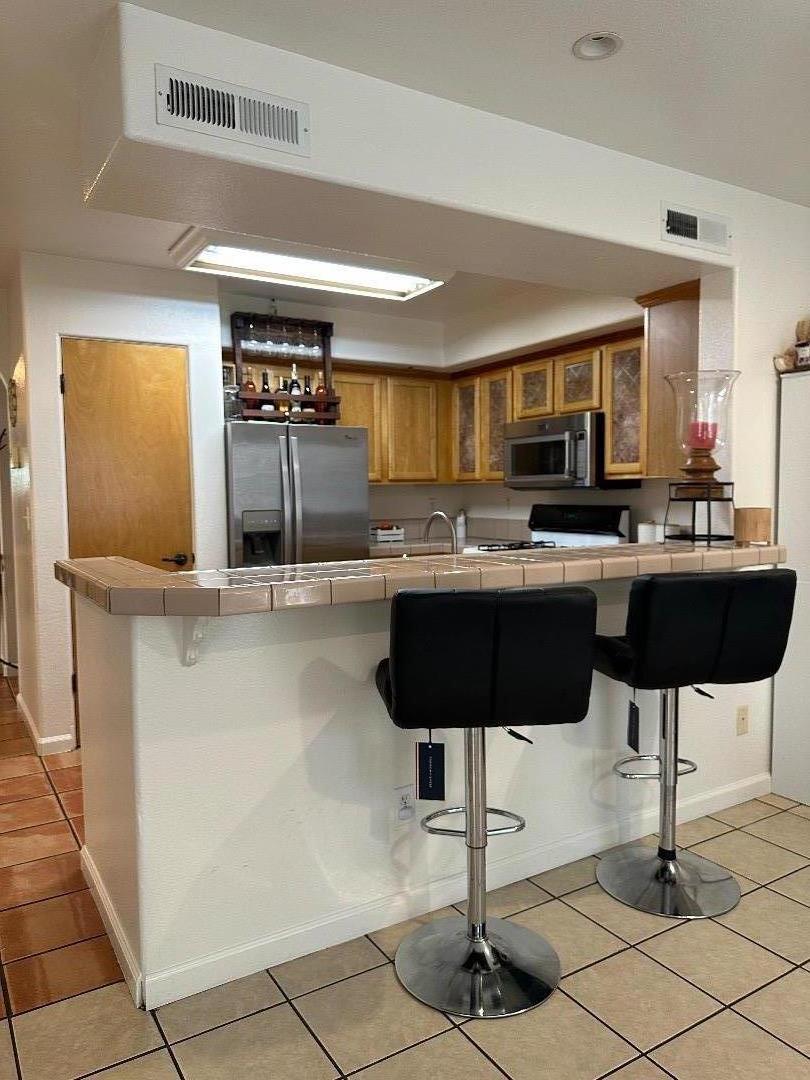 Detail Gallery Image 12 of 13 For 695 Las Casitas Dr #38,  Salinas,  CA 93905 - 3 Beds | 2/1 Baths