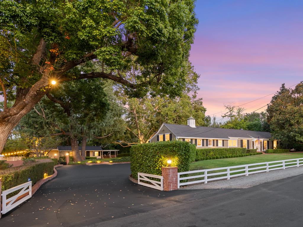 Detail Gallery Image 1 of 1 For 15200 via Colina, Saratoga,  CA 95070 - 5 Beds | 4 Baths