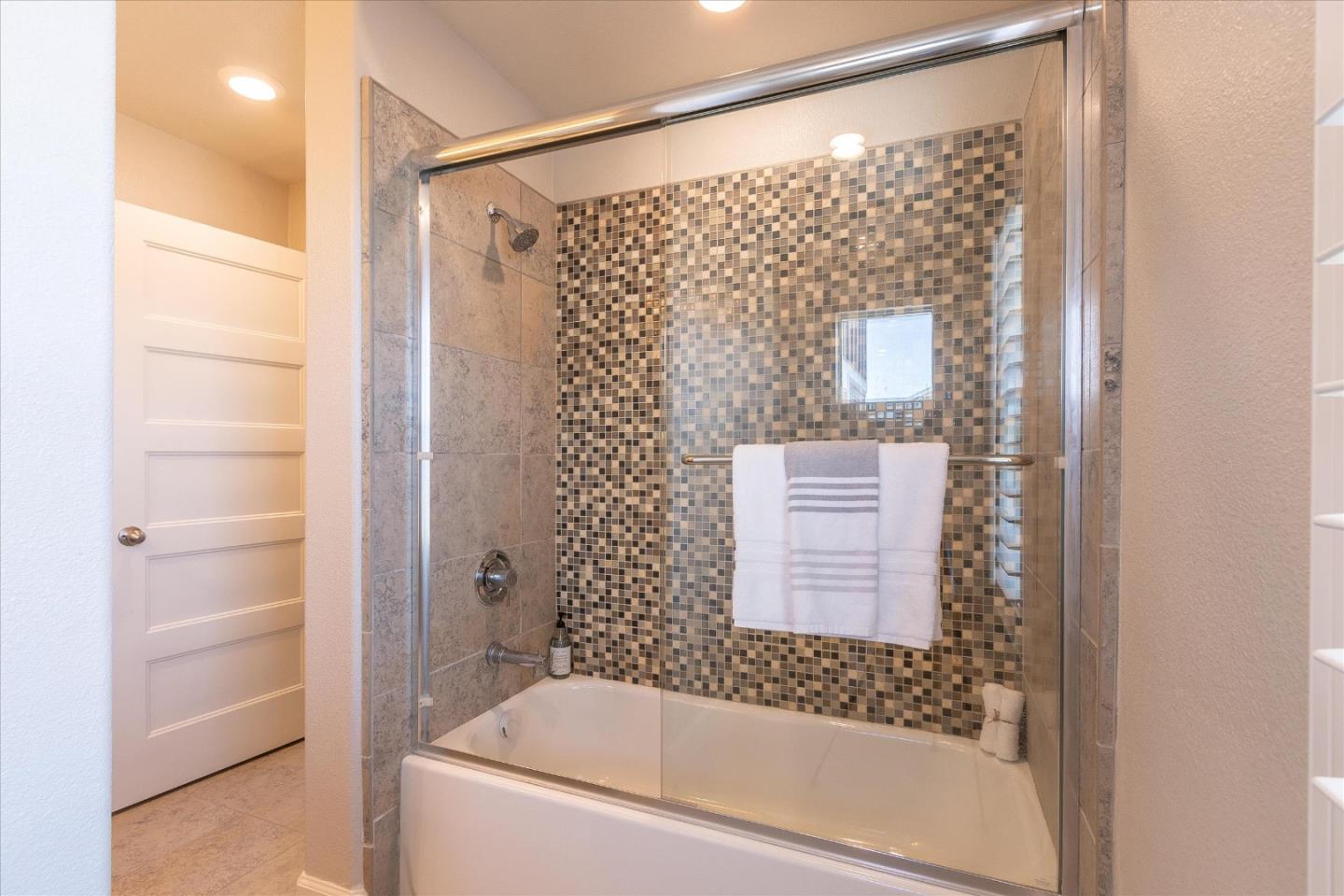 Detail Gallery Image 26 of 43 For 8 Rosebud Ct, Daly City,  CA 94014 - 2 Beds | 2/1 Baths