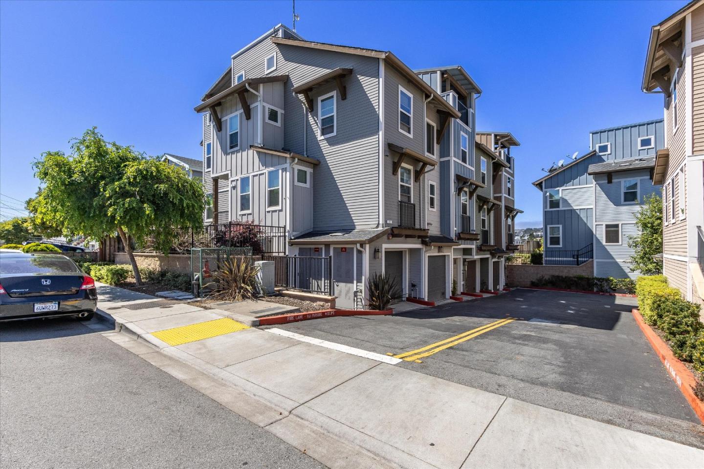 Detail Gallery Image 6 of 43 For 8 Rosebud Ct, Daly City,  CA 94014 - 2 Beds | 2/1 Baths