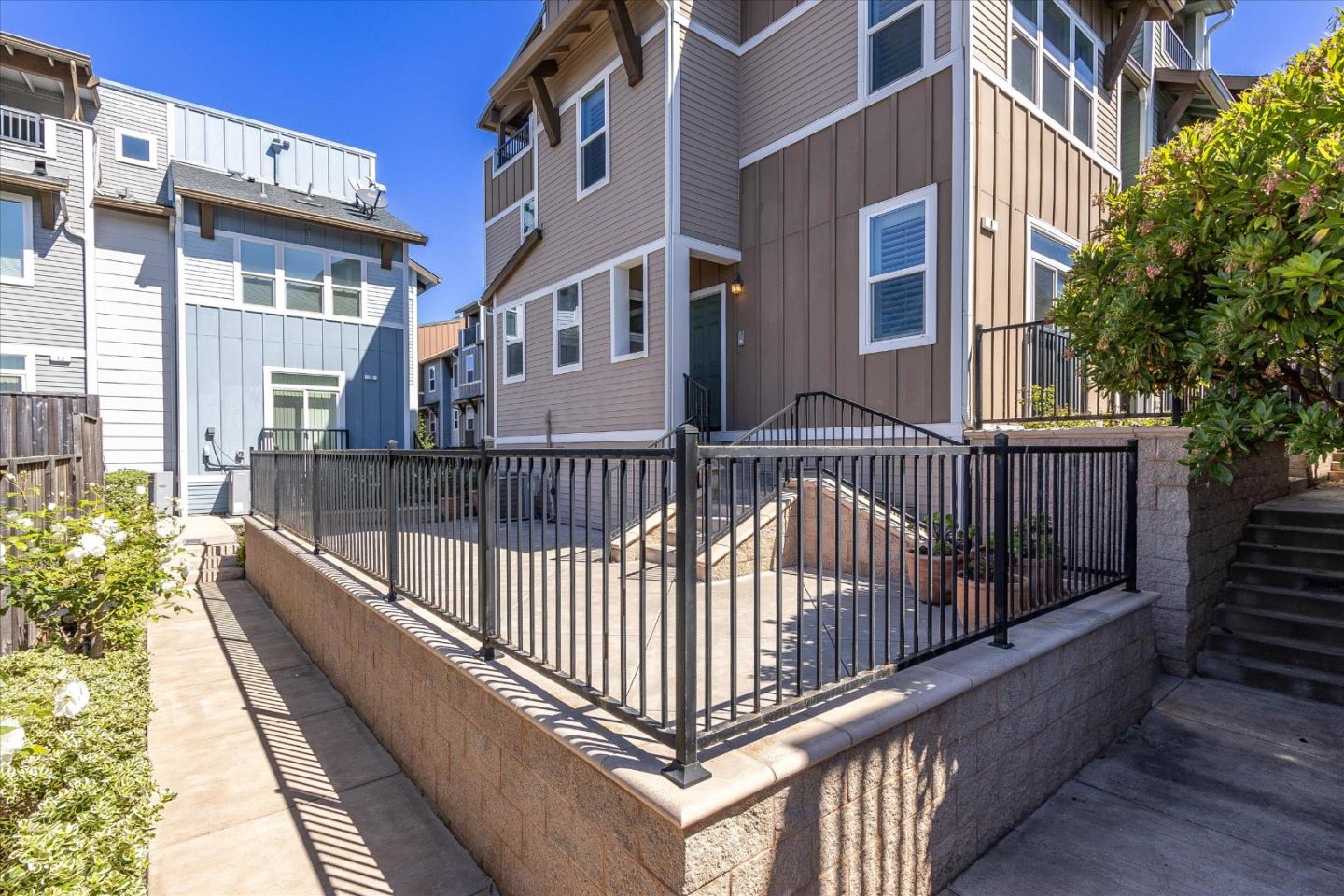 Detail Gallery Image 7 of 43 For 8 Rosebud Ct, Daly City,  CA 94014 - 2 Beds | 2/1 Baths