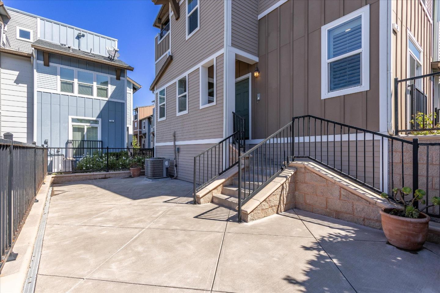 Detail Gallery Image 8 of 43 For 8 Rosebud Ct, Daly City,  CA 94014 - 2 Beds | 2/1 Baths