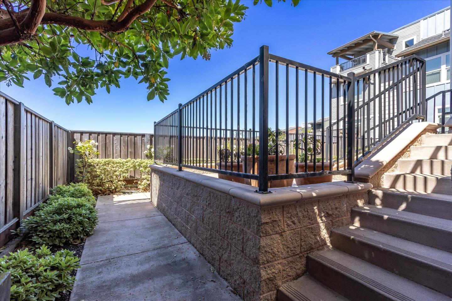 Detail Gallery Image 9 of 43 For 8 Rosebud Ct, Daly City,  CA 94014 - 2 Beds | 2/1 Baths