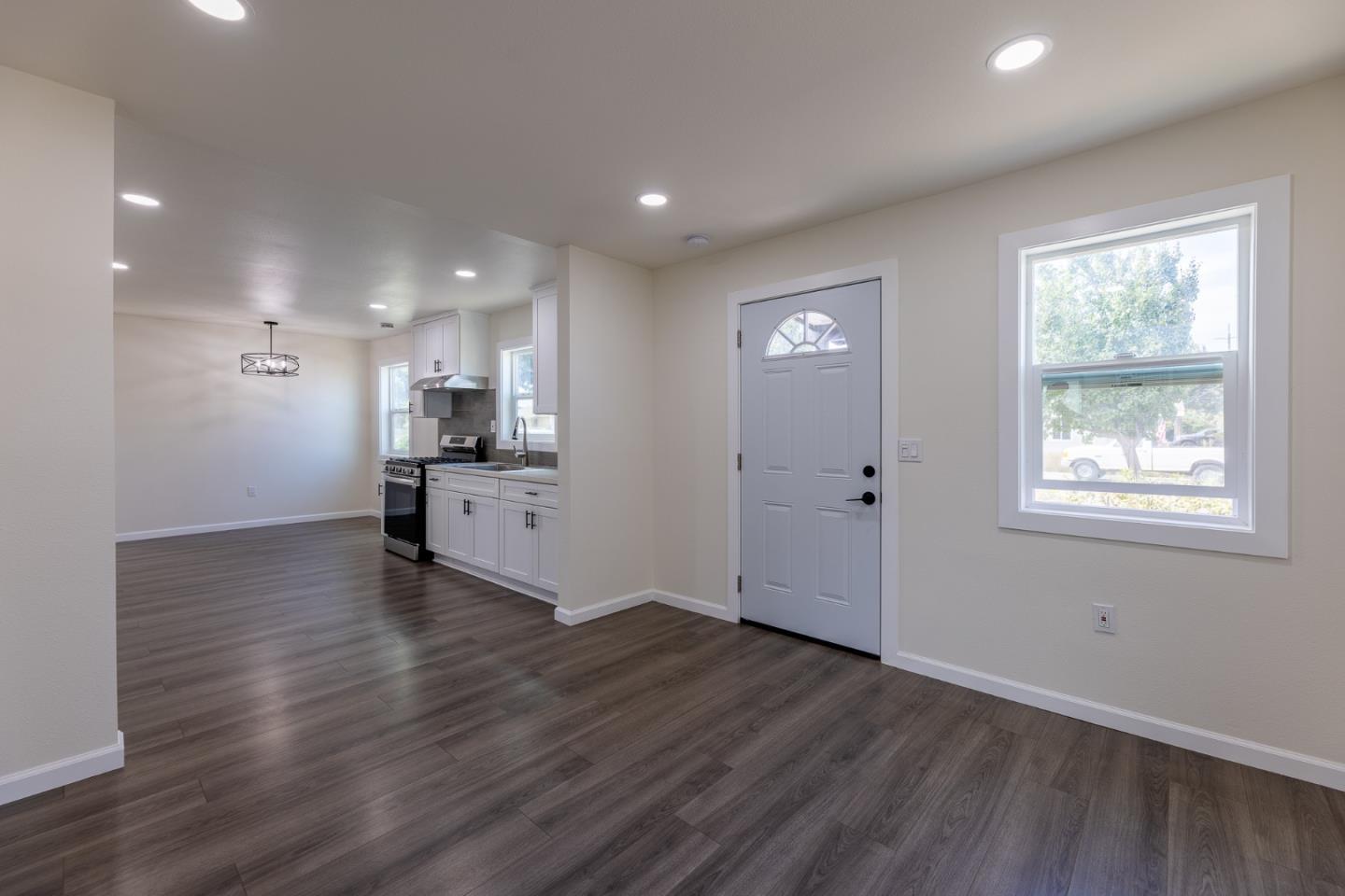 Detail Gallery Image 11 of 34 For 880 Center St, Gonzales,  CA 93926 - 3 Beds | 2 Baths