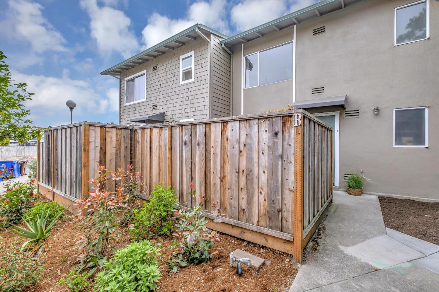 Detail Gallery Image 1 of 1 For 180 Dakota Ave #R,  Santa Cruz,  CA 95060 - 3 Beds | 1/1 Baths