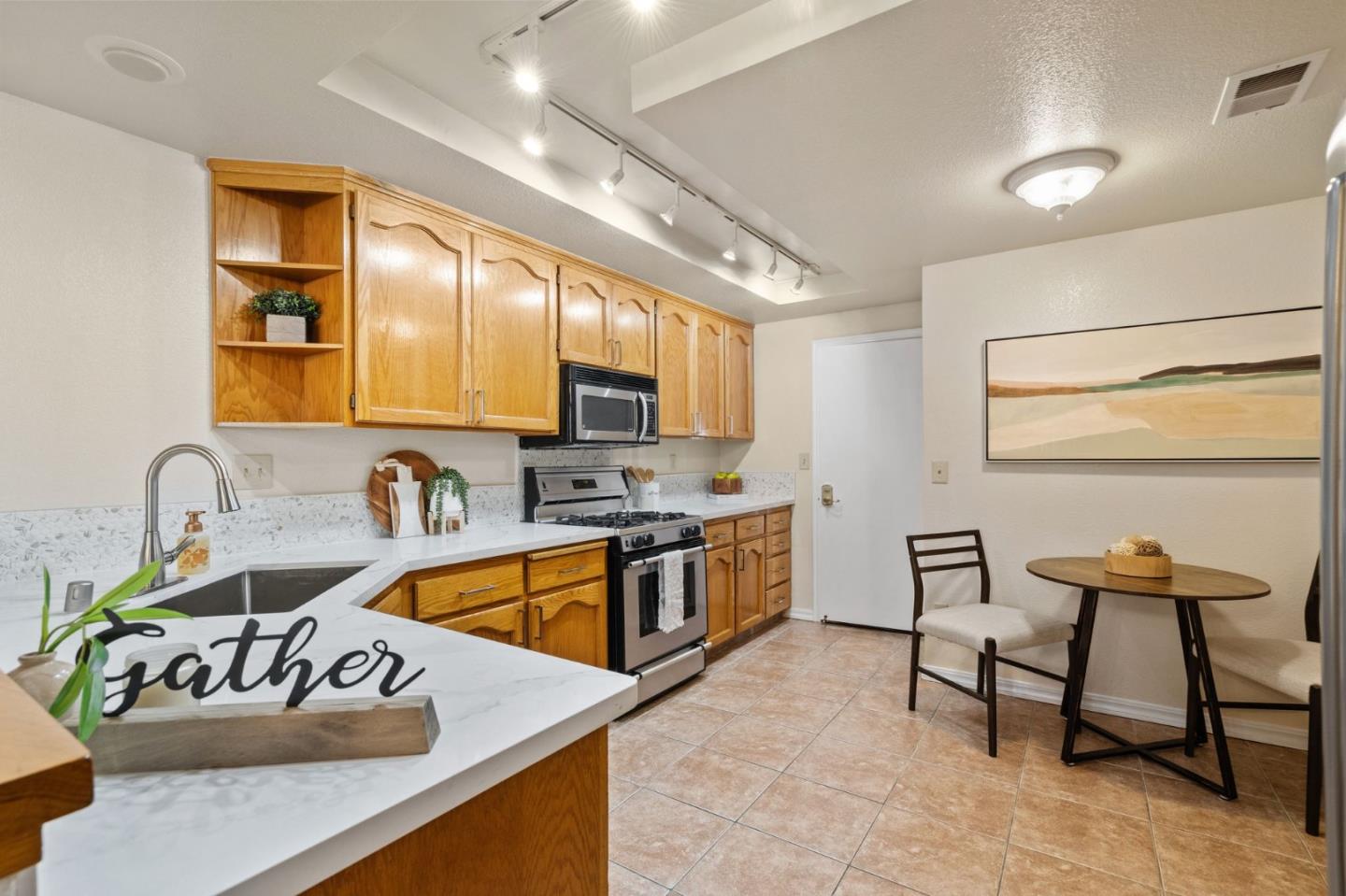 Detail Gallery Image 11 of 34 For 2101 Ornellas Dr, Milpitas,  CA 95035 - 3 Beds | 2/1 Baths