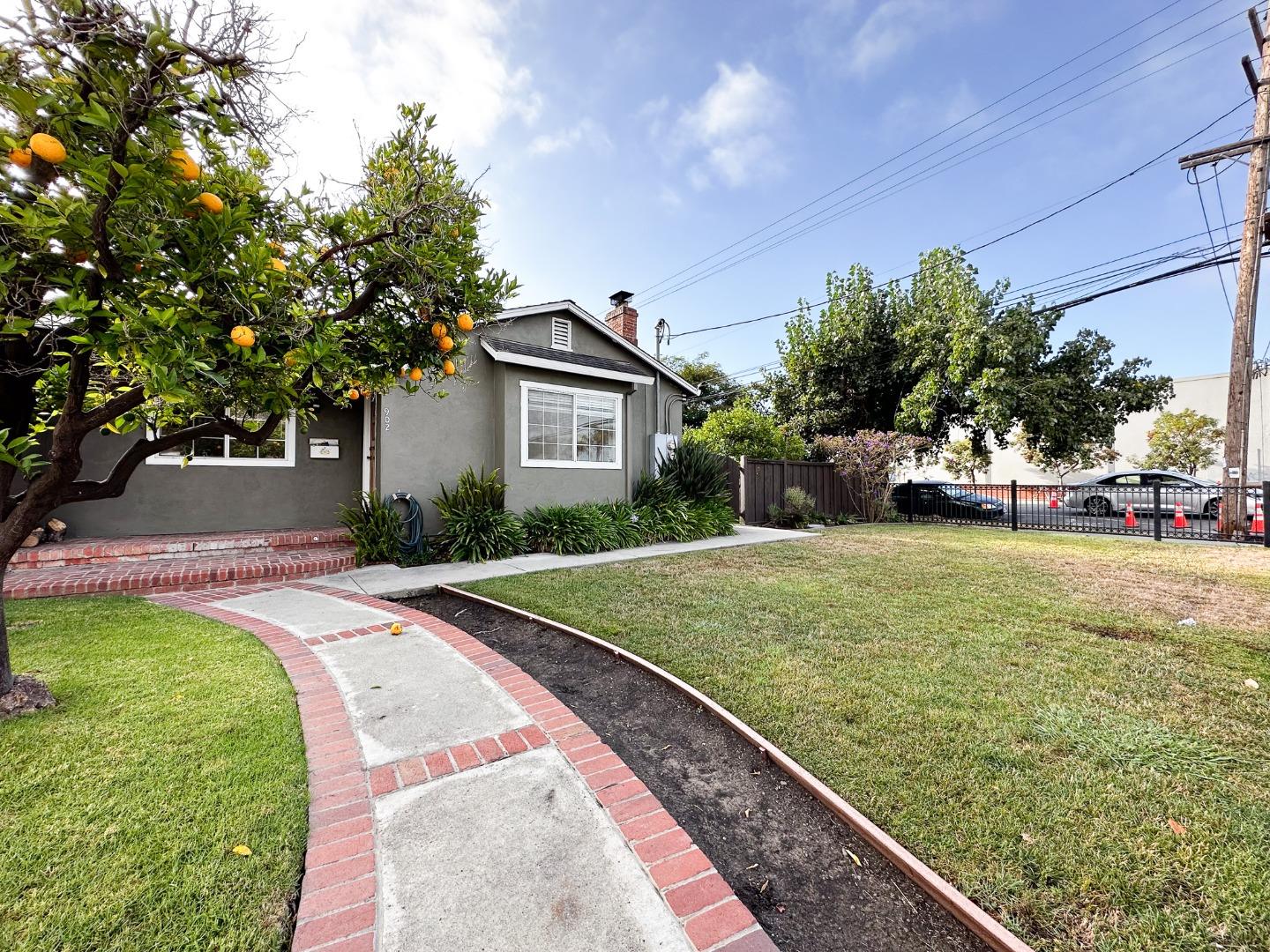 Detail Gallery Image 1 of 1 For 902 4th Ave, Redwood City,  CA 94063 - 2 Beds | 2 Baths