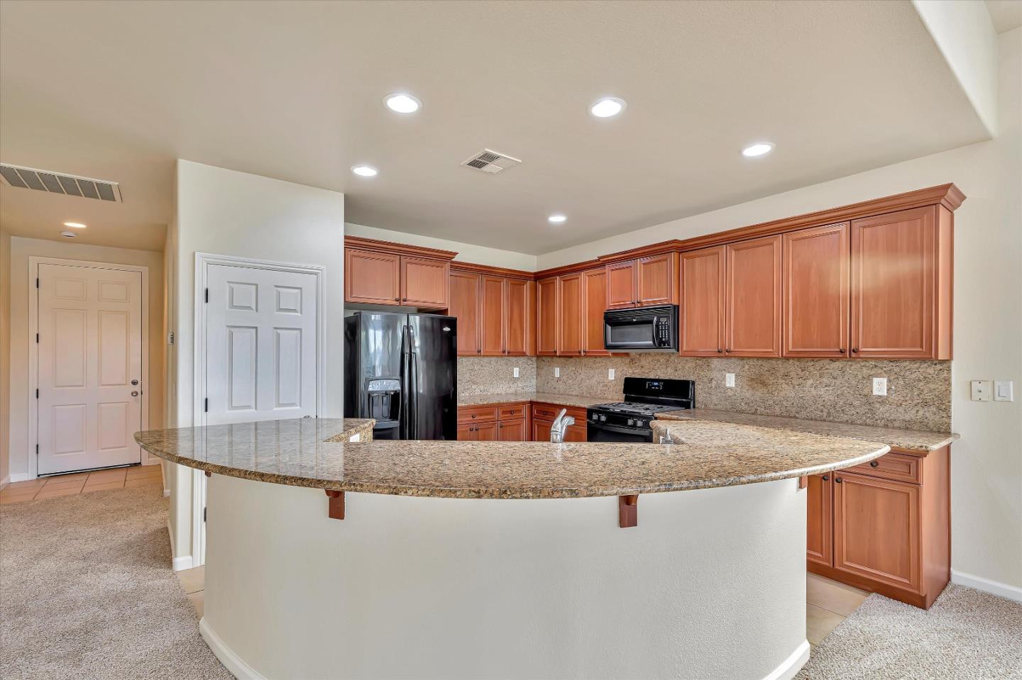 Detail Gallery Image 5 of 12 For 2400 Capri, Chowchilla,  CA 93610 - 3 Beds | 2 Baths