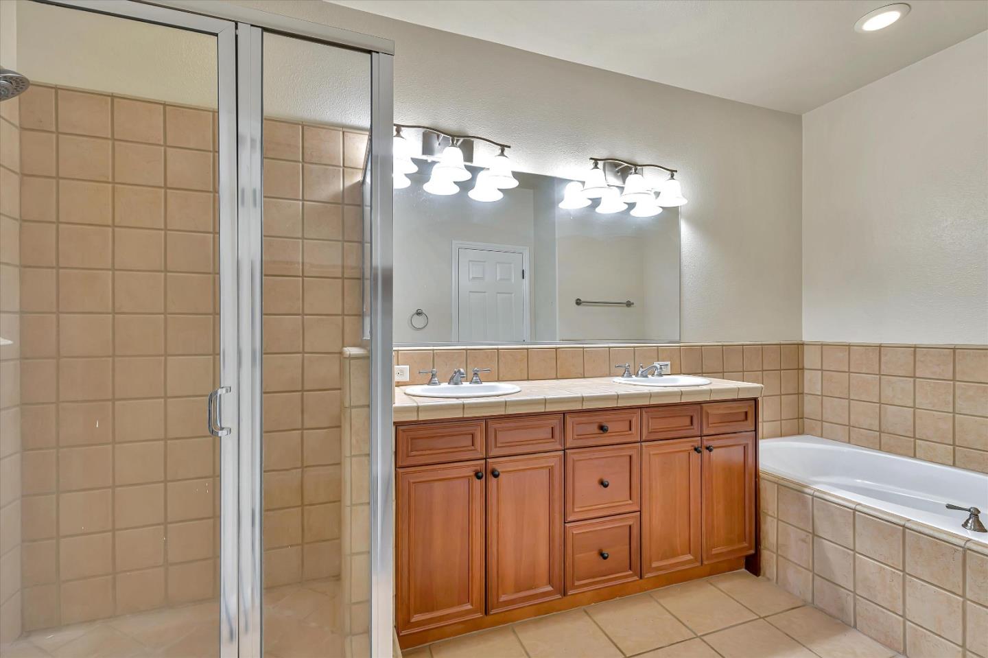 Detail Gallery Image 7 of 12 For 2400 Capri, Chowchilla,  CA 93610 - 3 Beds | 2 Baths