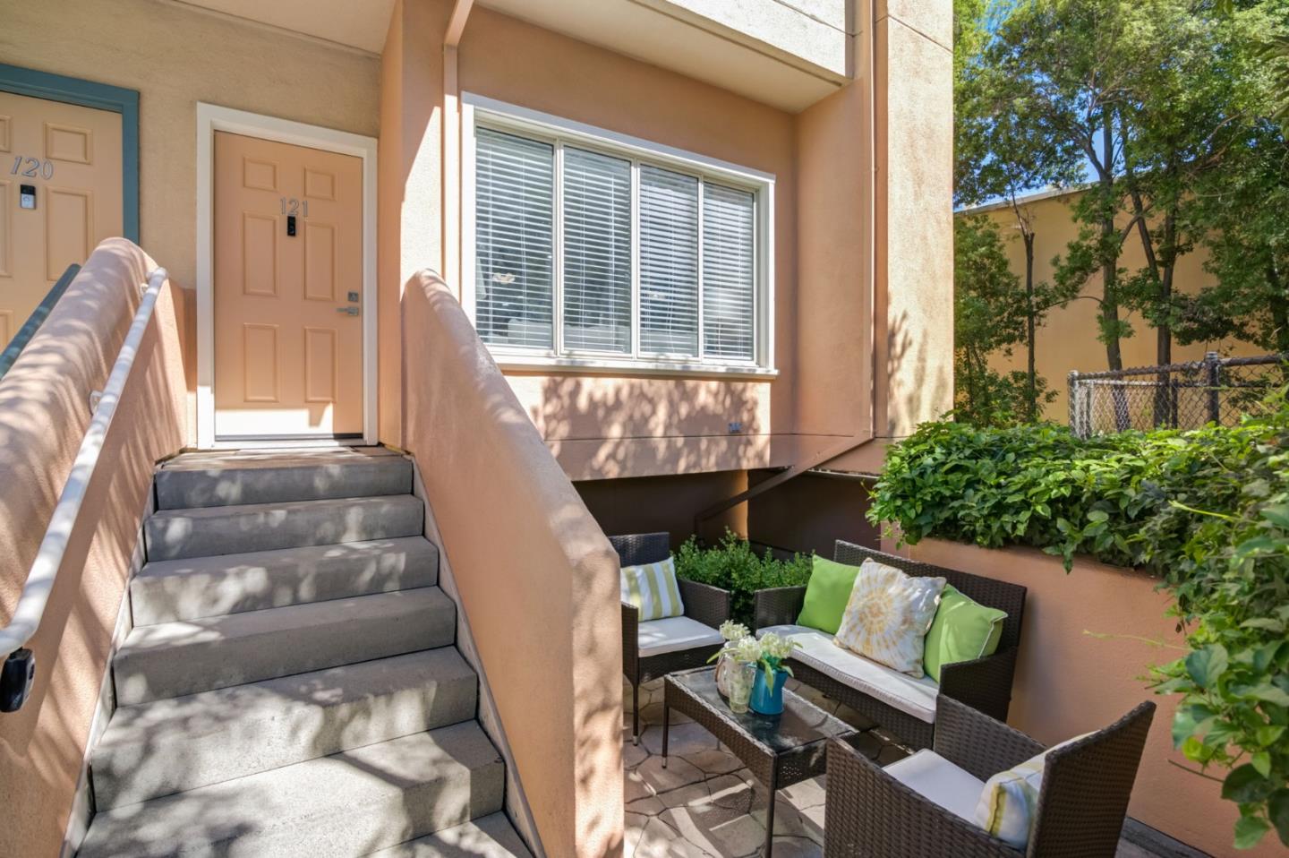 Detail Gallery Image 1 of 1 For 25 Mcaker Ct #121,  San Mateo,  CA 94403 - 3 Beds | 2/1 Baths