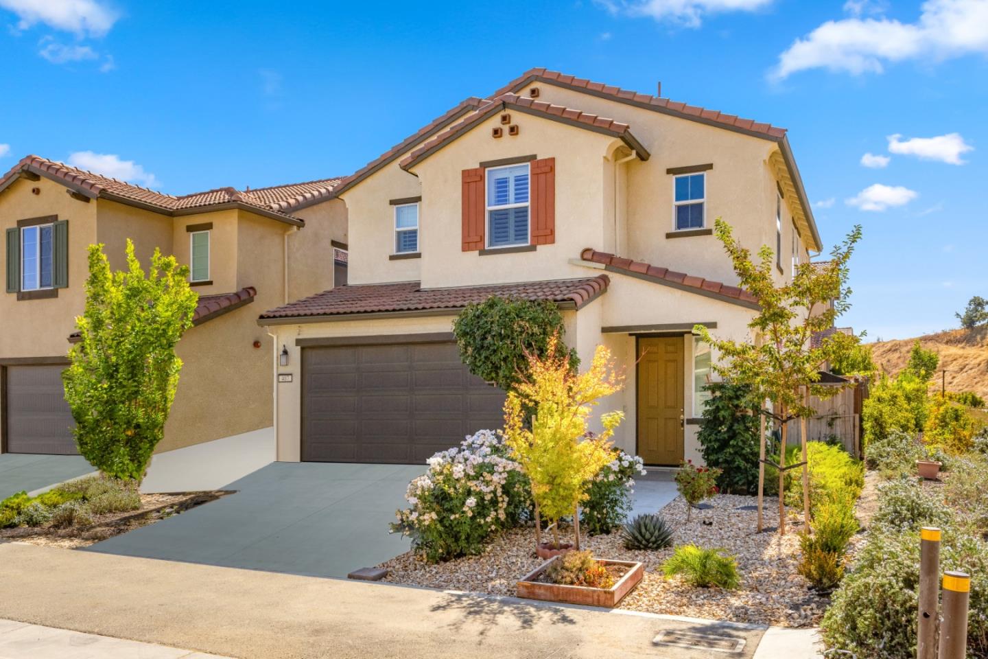 Detail Gallery Image 1 of 1 For 407 Kingfisher Ln, Hollister,  CA 95023 - 3 Beds | 2/1 Baths