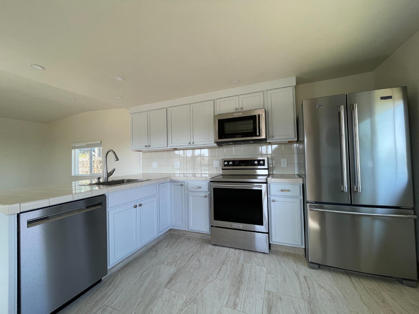 Detail Gallery Image 2 of 9 For 7981 Moss Landing Rd #J,  Moss Landing,  CA 95039 - 2 Beds | 1 Baths