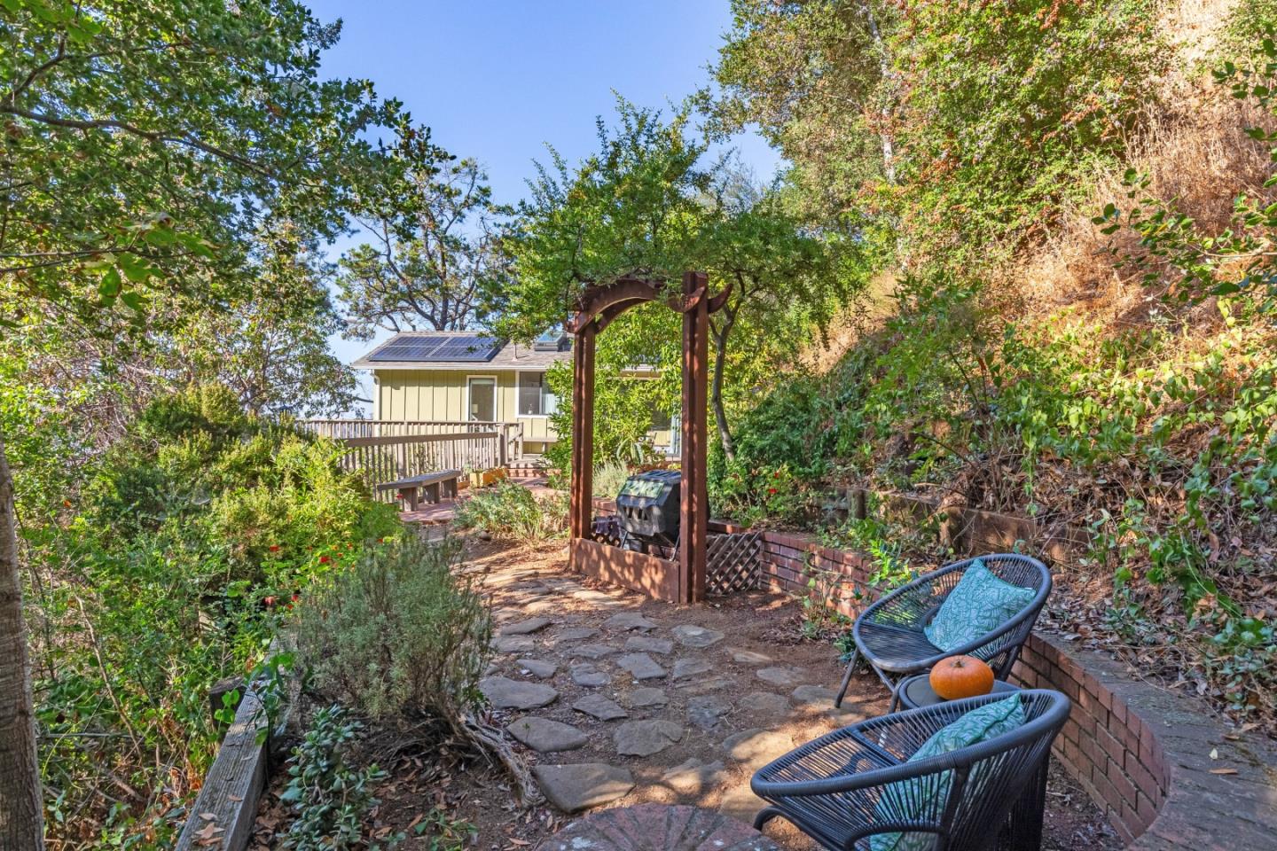 Detail Gallery Image 30 of 44 For 16050 Overlook Dr, Los Gatos,  CA 95030 - 2 Beds | 2 Baths