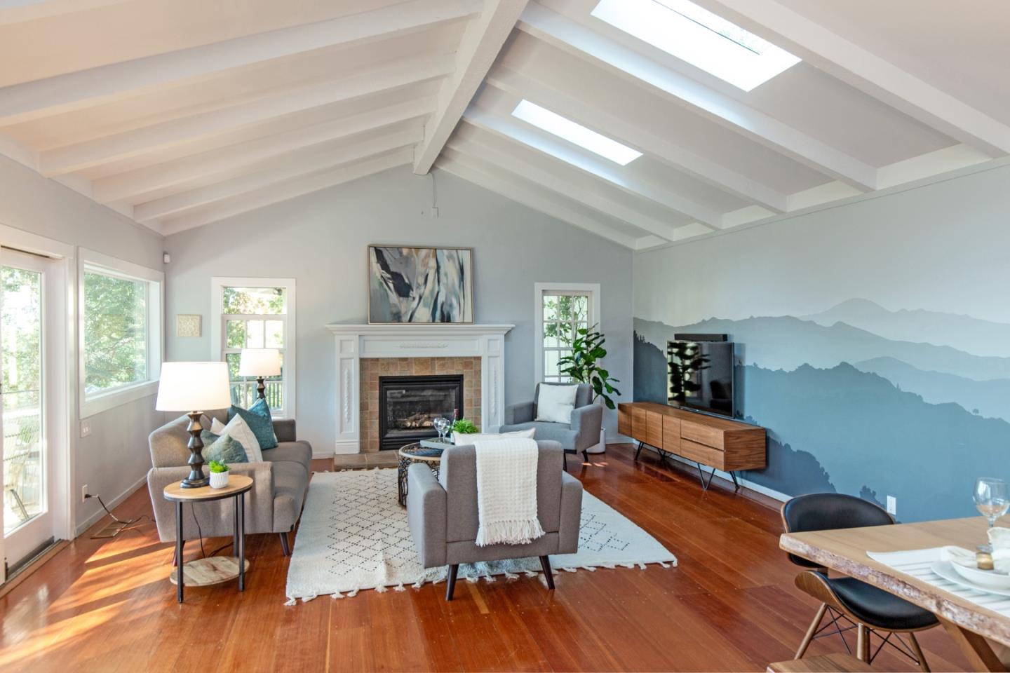 Detail Gallery Image 5 of 44 For 16050 Overlook Dr, Los Gatos,  CA 95030 - 2 Beds | 2 Baths