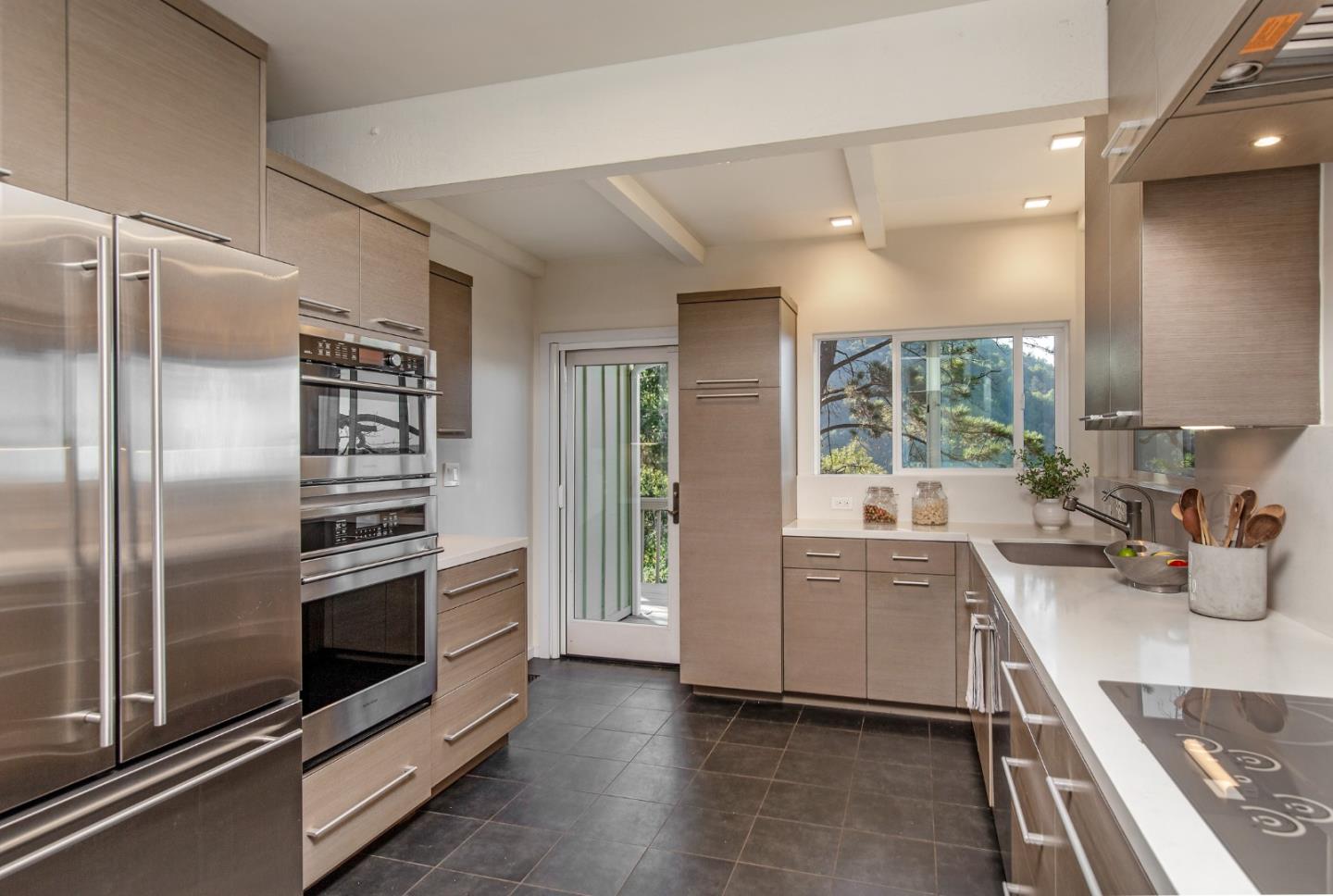 Detail Gallery Image 8 of 44 For 16050 Overlook Dr, Los Gatos,  CA 95030 - 2 Beds | 2 Baths