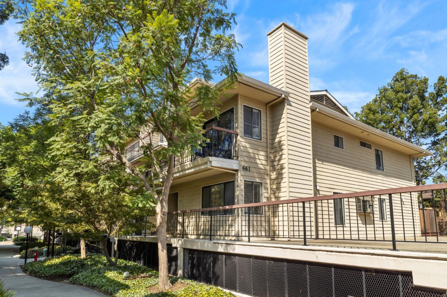 Detail Gallery Image 1 of 1 For 461 Northlake Dr #25,  San Jose,  CA 95117 - 3 Beds | 2/1 Baths