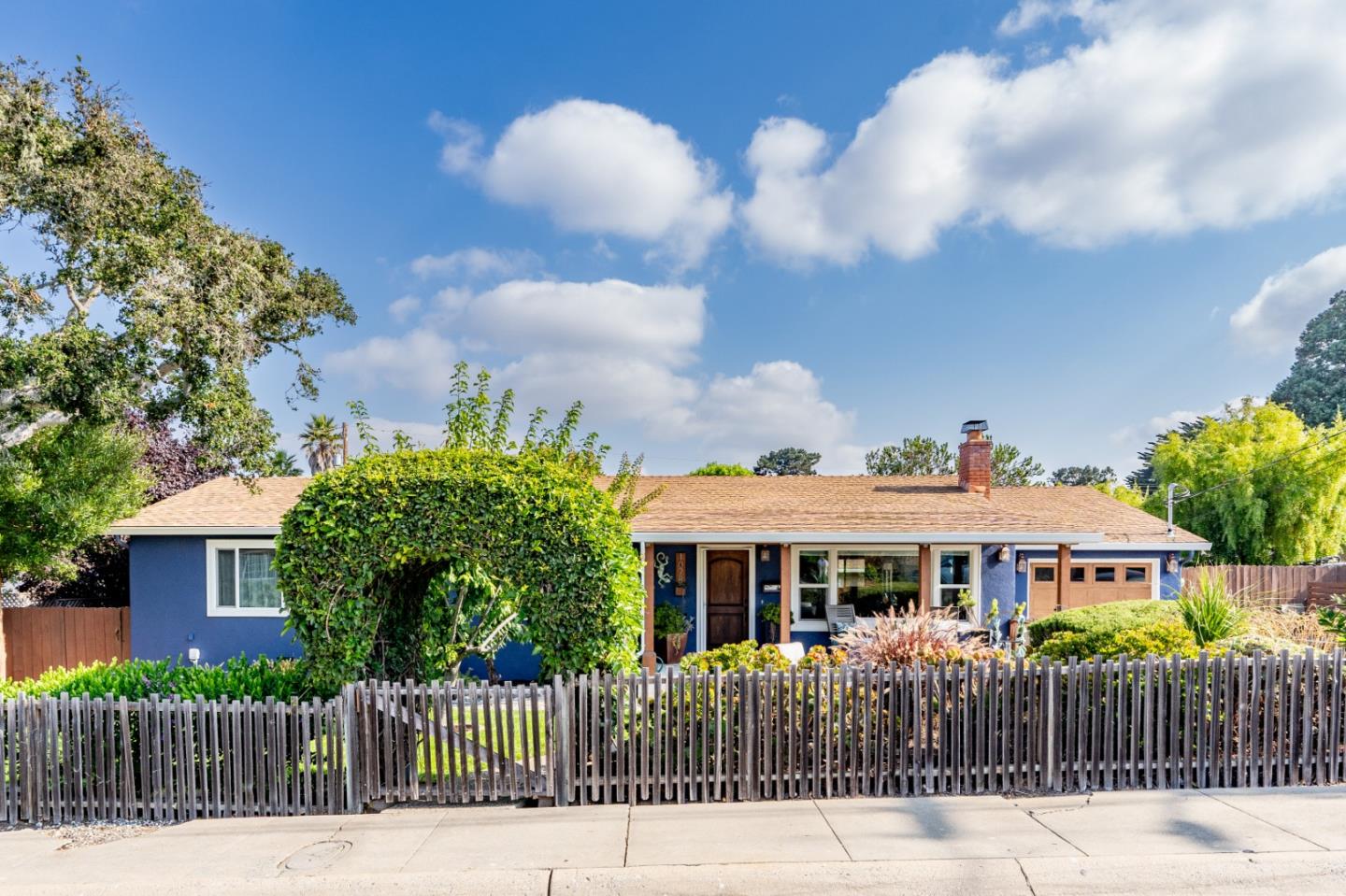 Detail Gallery Image 1 of 1 For 1078 Rosita Rd, Del Rey Oaks,  CA 93940 - 2 Beds | 2 Baths