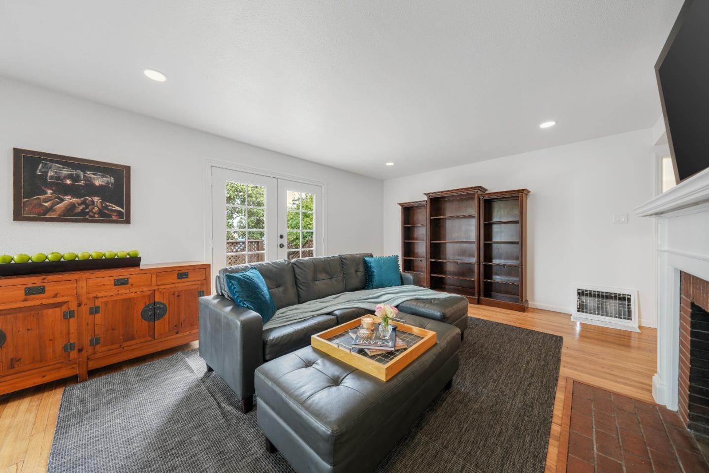 Detail Gallery Image 3 of 16 For 3815 Edison St, San Mateo,  CA 94403 - 2 Beds | 1 Baths