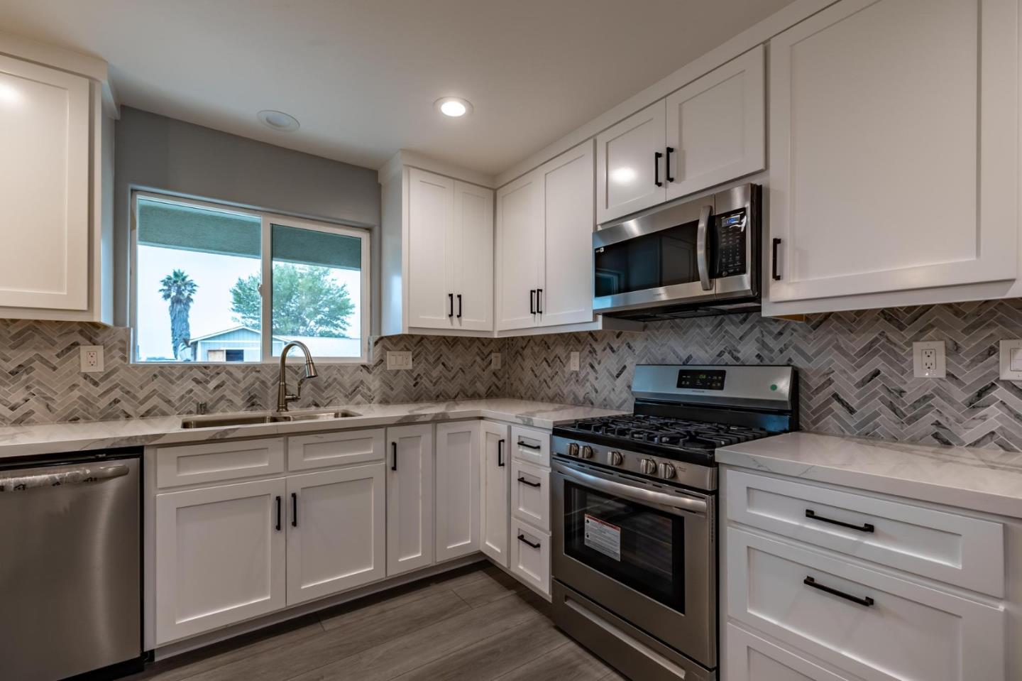 Detail Gallery Image 9 of 36 For 7530 Lovers Ln, Hollister,  CA 95023 - 2 Beds | 1 Baths