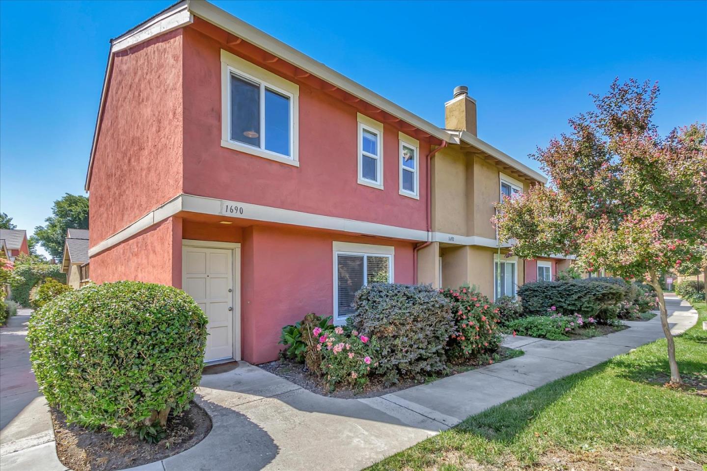 Detail Gallery Image 1 of 1 For 1690 Cedarcreek Dr, San Jose,  CA 95121 - 3 Beds | 2/1 Baths