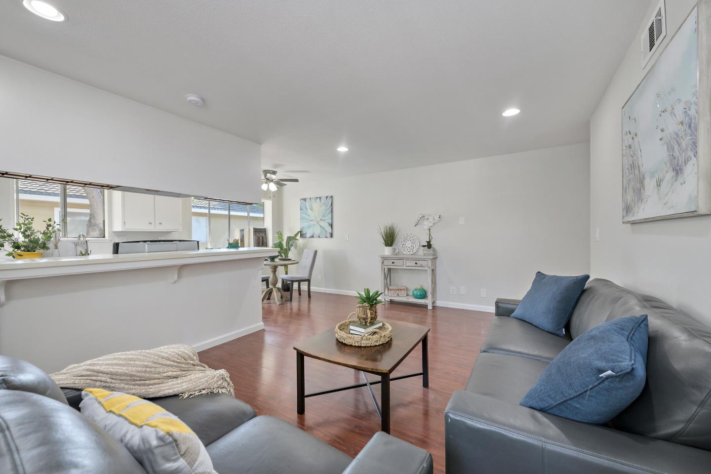 Detail Gallery Image 2 of 13 For 766 Warring Dr #4,  San Jose,  CA 95123 - 2 Beds | 1 Baths
