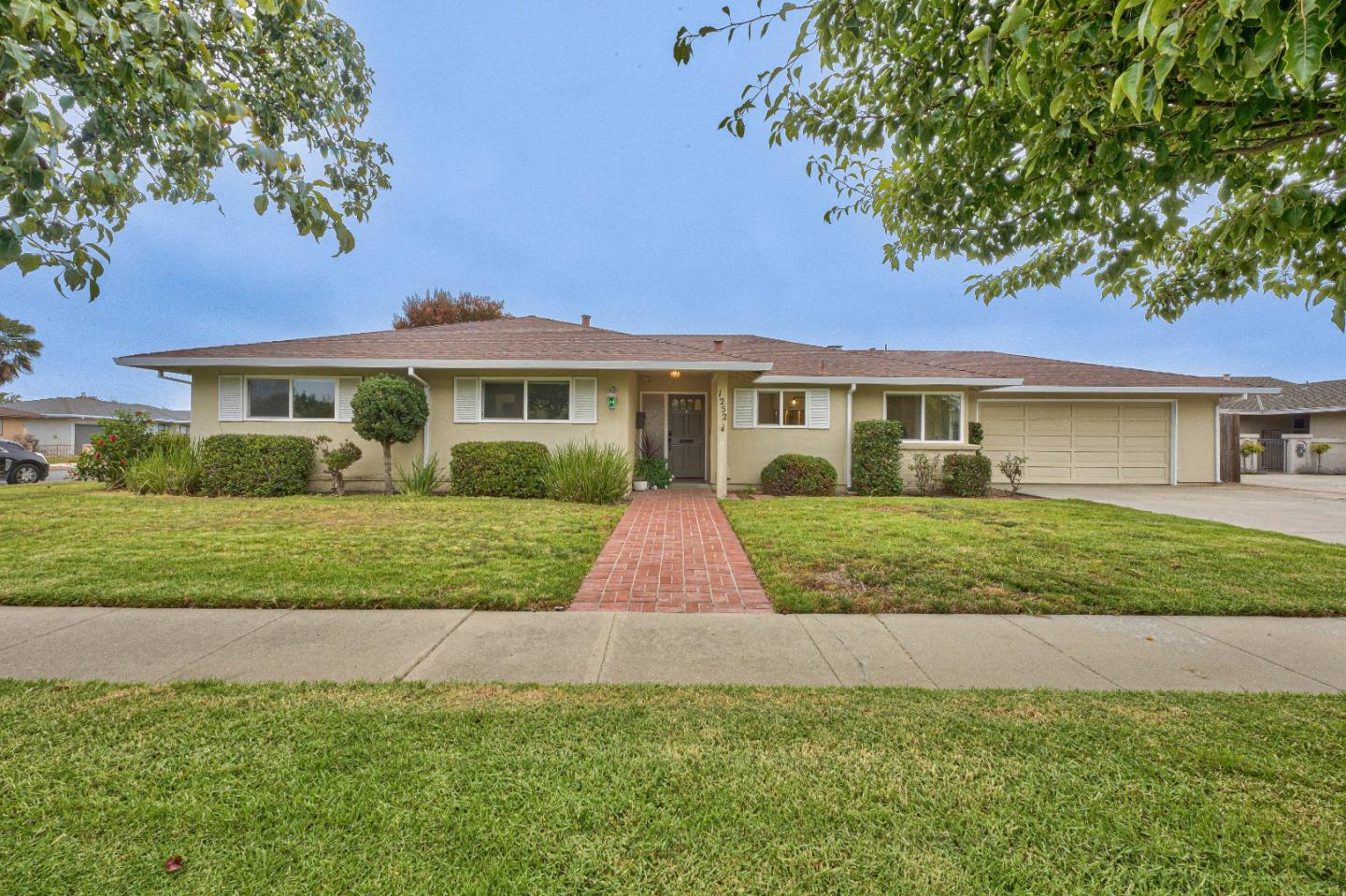 Detail Gallery Image 1 of 1 For 1252 Los Olivos Dr, Salinas,  CA 93901 - 3 Beds | 2 Baths