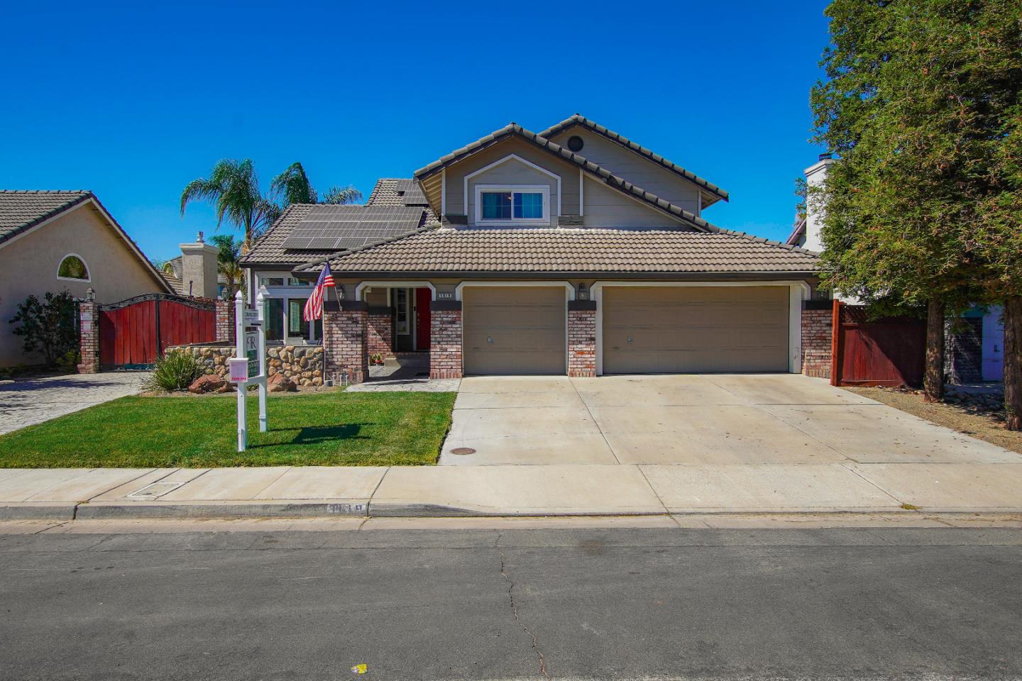 Photo of 1619 W I St in Los Banos, CA