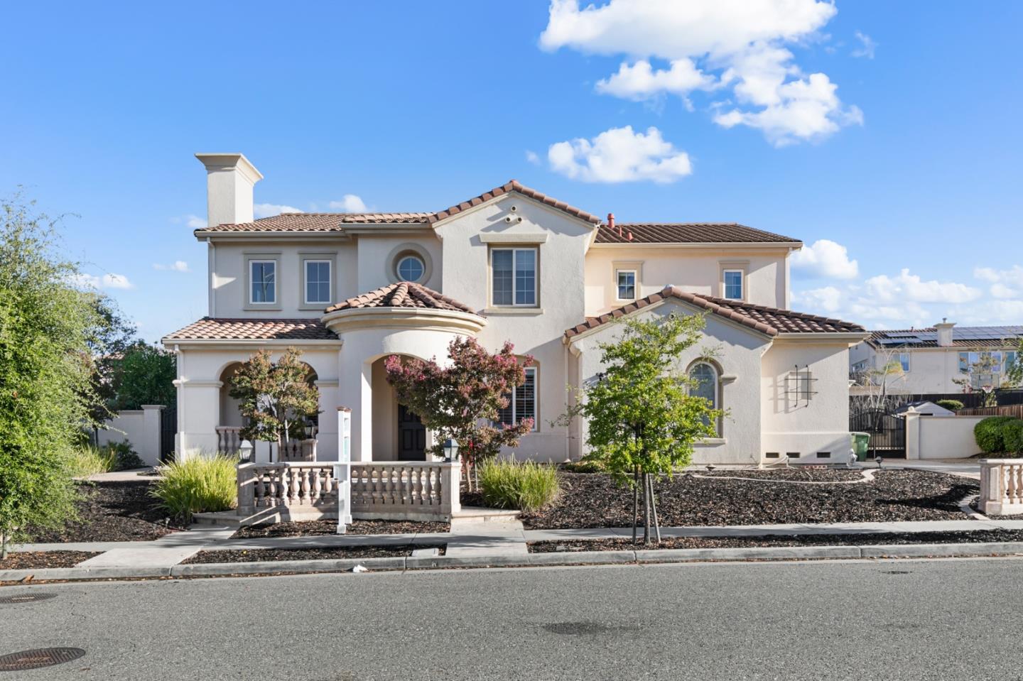 Detail Gallery Image 1 of 1 For 5328 Canyon Hills Ln, San Jose,  CA 95138 - 5 Beds | 5/1 Baths