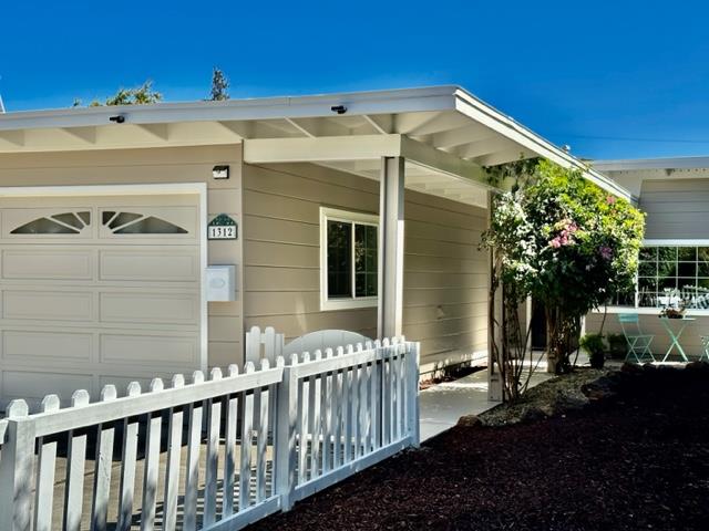Detail Gallery Image 1 of 1 For 1312 Hill Ave, Menlo Park,  CA 94025 - 2 Beds | 1 Baths