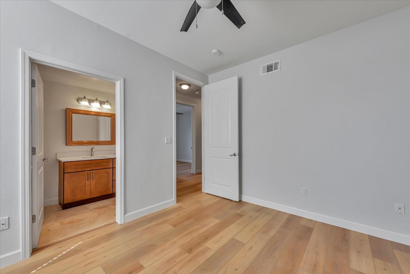 Detail Gallery Image 13 of 32 For 2330 University Ave #190,  East Palo Alto,  CA 94303 - 3 Beds | 2 Baths