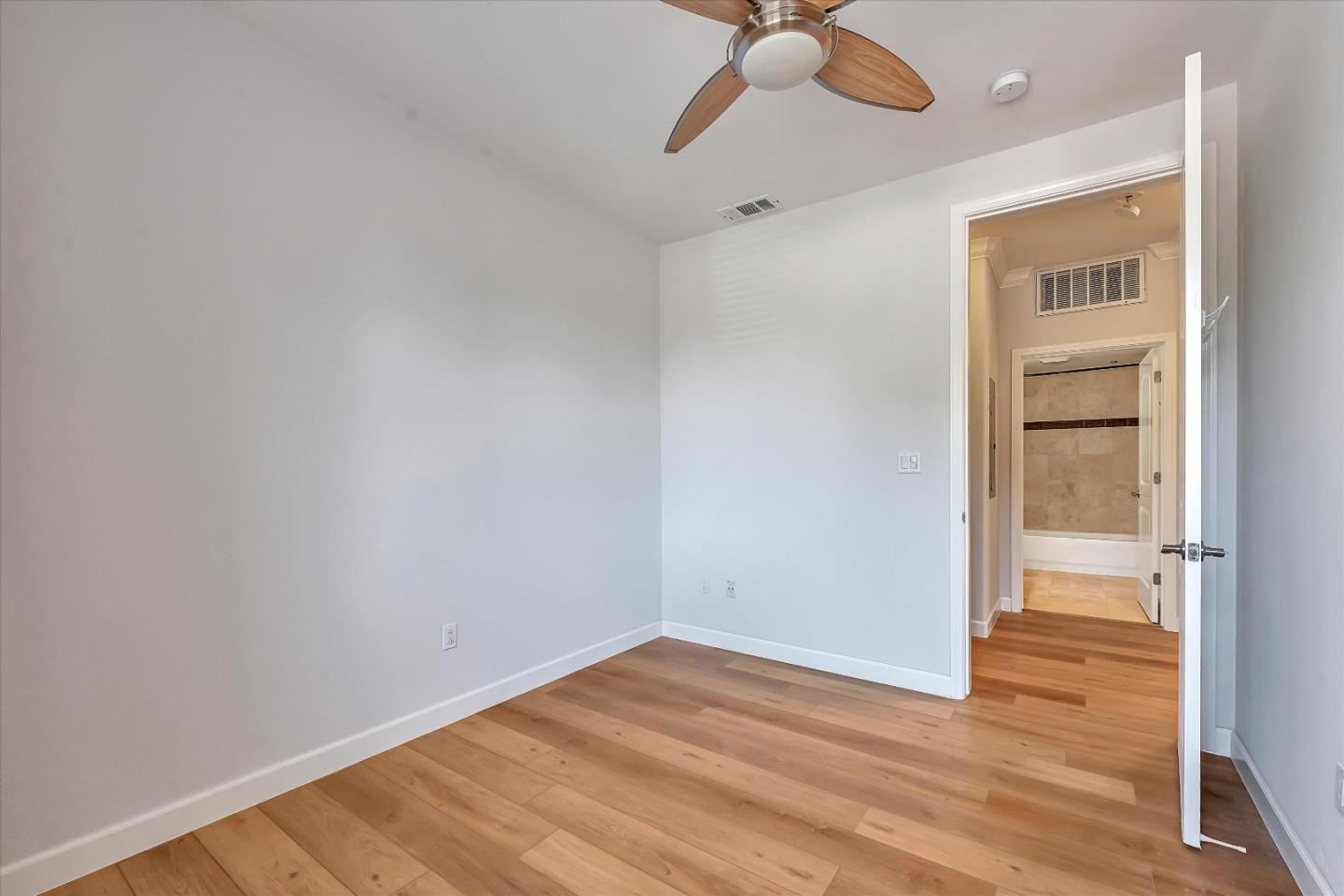 Detail Gallery Image 15 of 32 For 2330 University Ave #190,  East Palo Alto,  CA 94303 - 3 Beds | 2 Baths