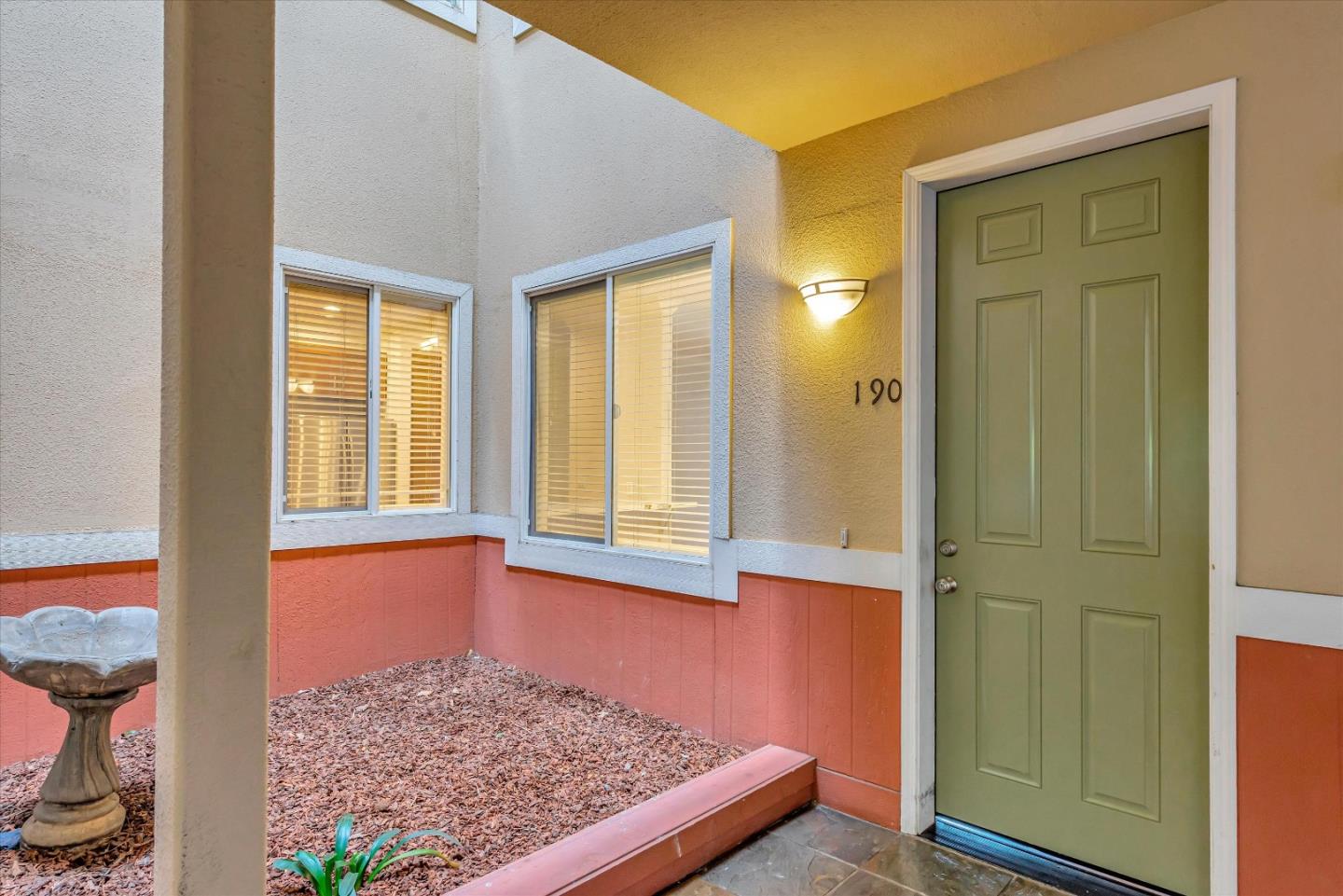 Detail Gallery Image 2 of 32 For 2330 University Ave #190,  East Palo Alto,  CA 94303 - 3 Beds | 2 Baths
