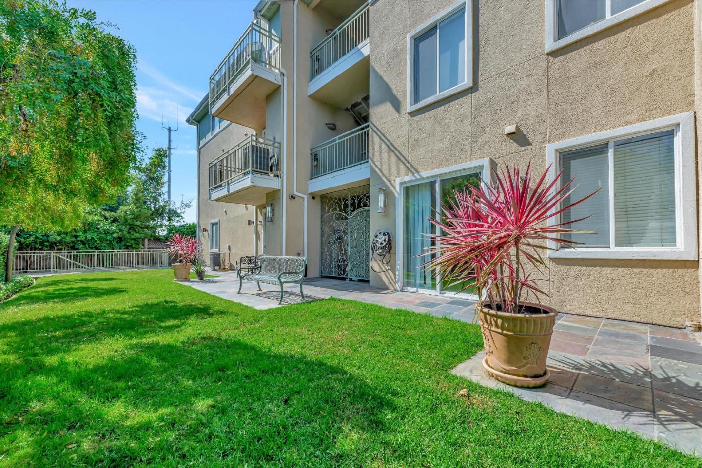 Detail Gallery Image 30 of 32 For 2330 University Ave #190,  East Palo Alto,  CA 94303 - 3 Beds | 2 Baths