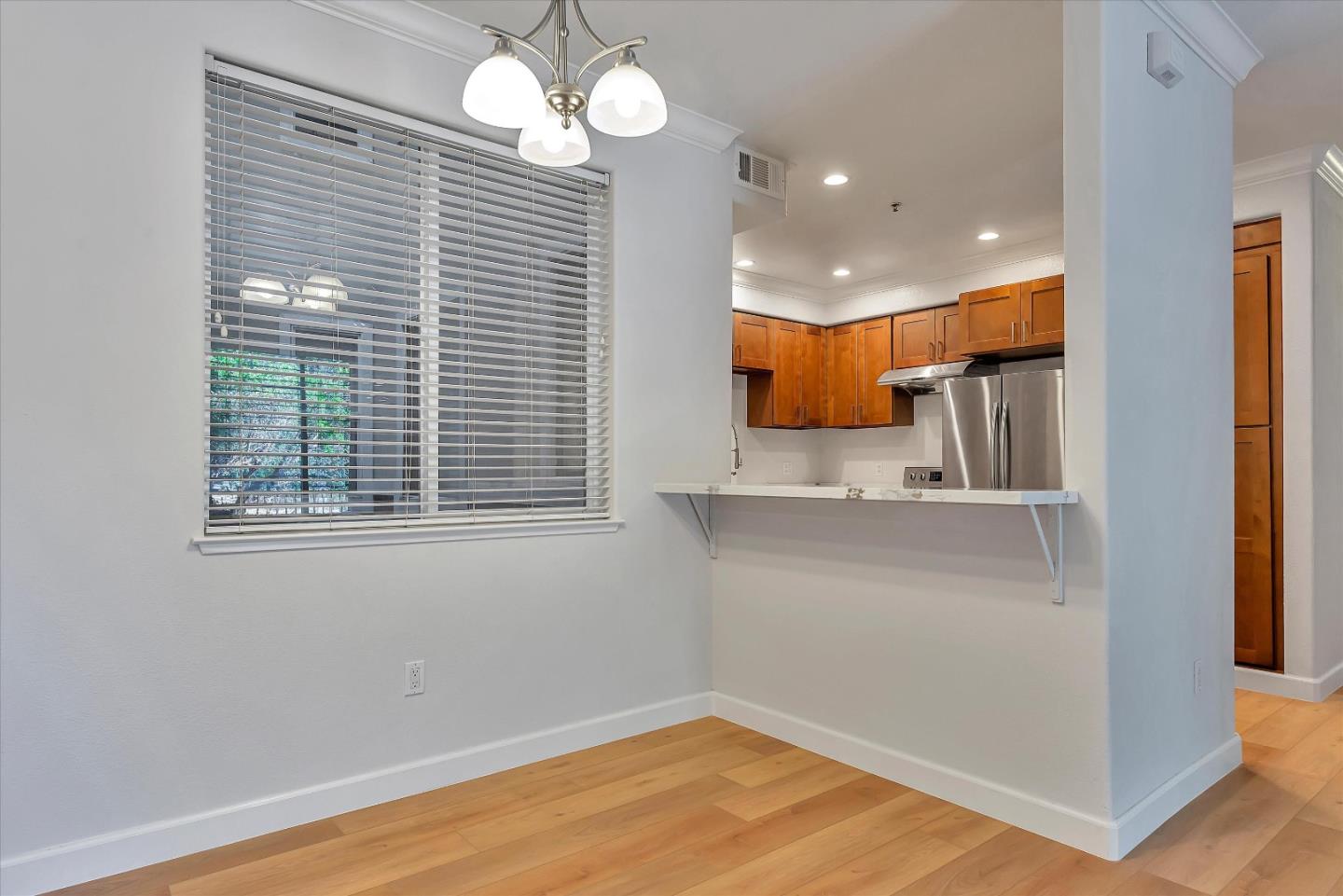 Detail Gallery Image 5 of 32 For 2330 University Ave #190,  East Palo Alto,  CA 94303 - 3 Beds | 2 Baths