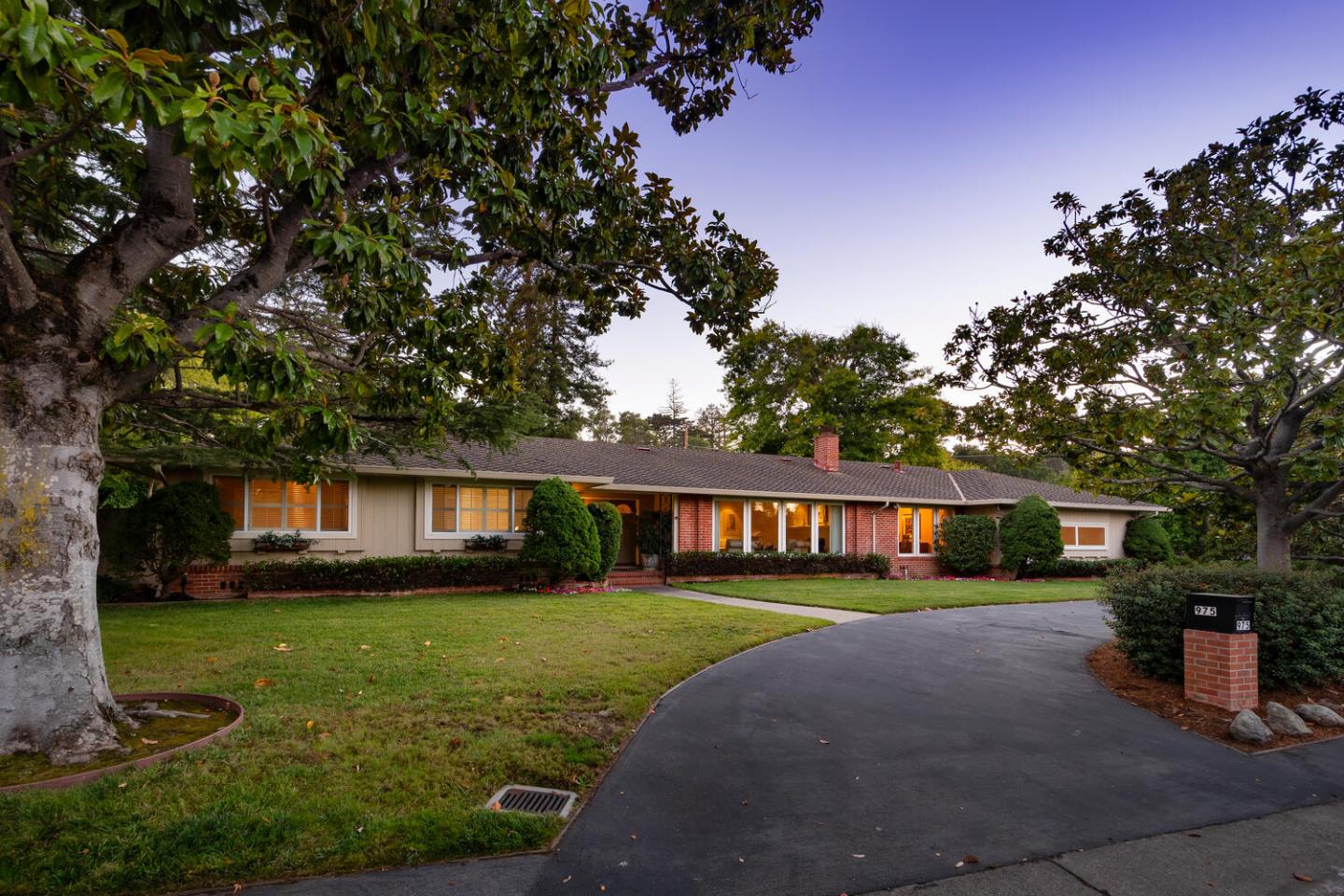 Detail Gallery Image 1 of 1 For 975 Hillsborough Blvd, Hillsborough,  CA 94010 - 3 Beds | 2/1 Baths