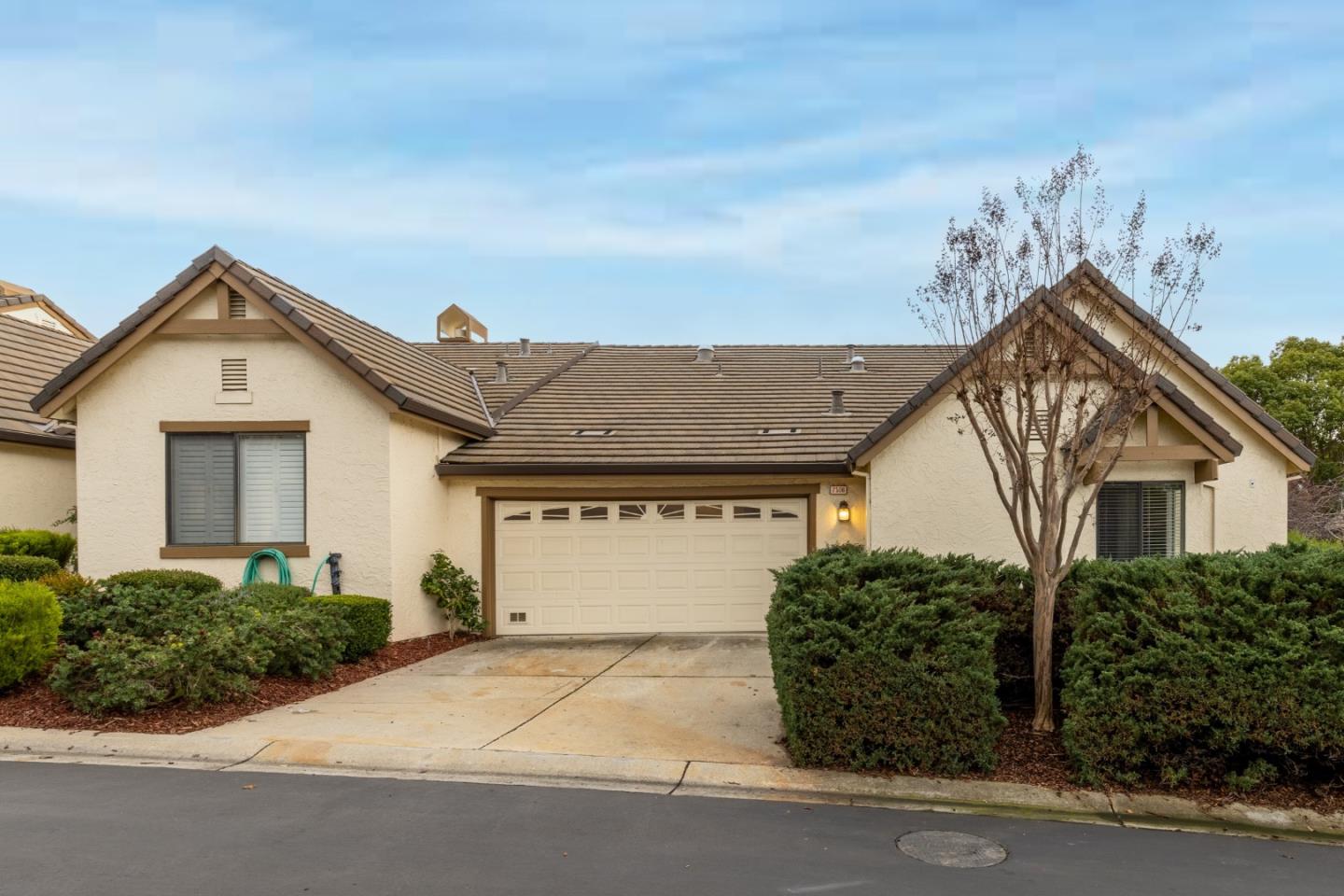 Detail Gallery Image 1 of 36 For 7506 Deveron Ct, San Jose,  CA 95135 - 2 Beds | 2/1 Baths