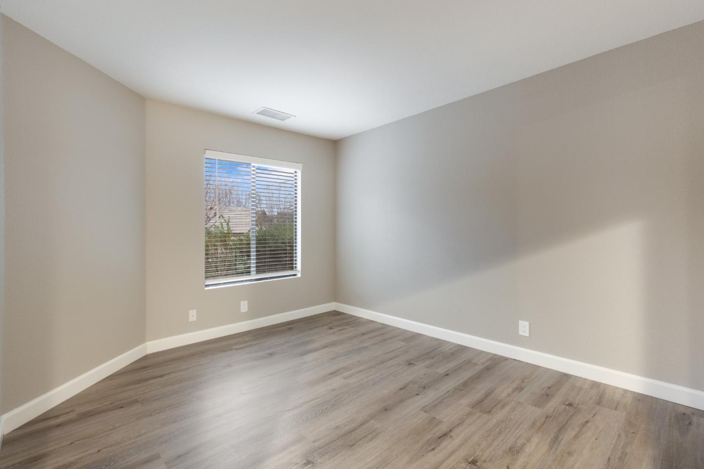 Detail Gallery Image 14 of 36 For 7506 Deveron Ct, San Jose,  CA 95135 - 2 Beds | 2/1 Baths