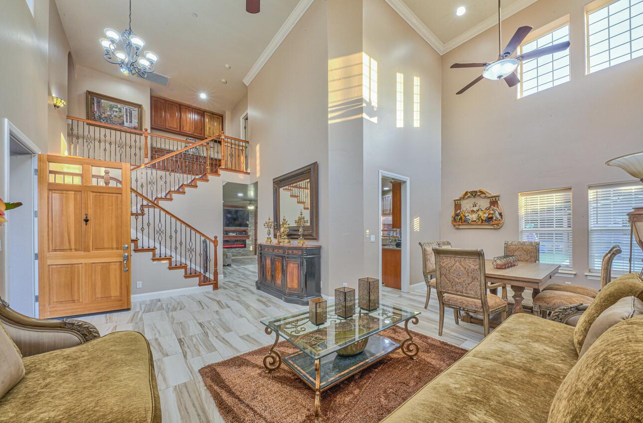 Detail Gallery Image 8 of 39 For 112 5th St, San Juan Bautista,  CA 95045 - 5 Beds | 3 Baths